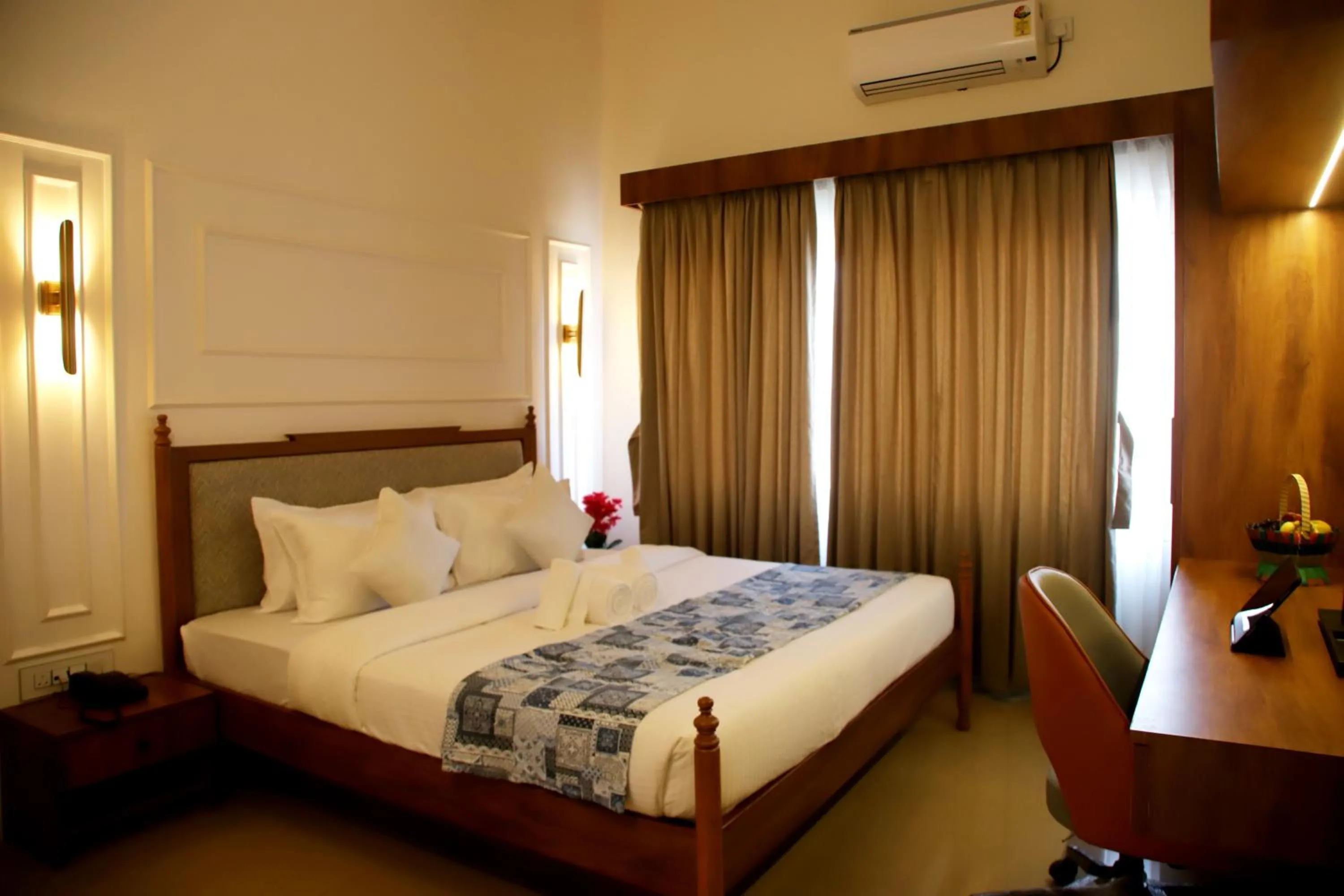 Bed in Hunkal Stays