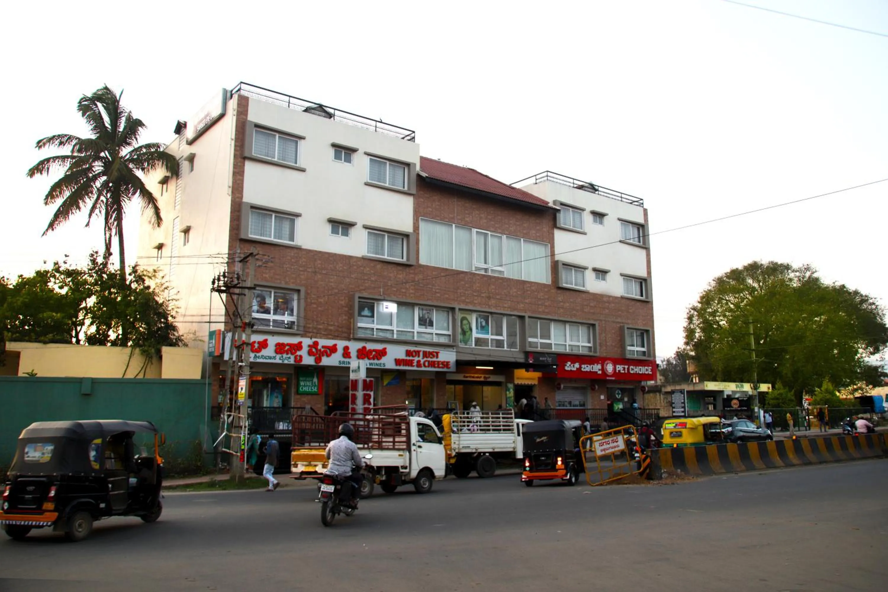 Property building in Hunkal Stays