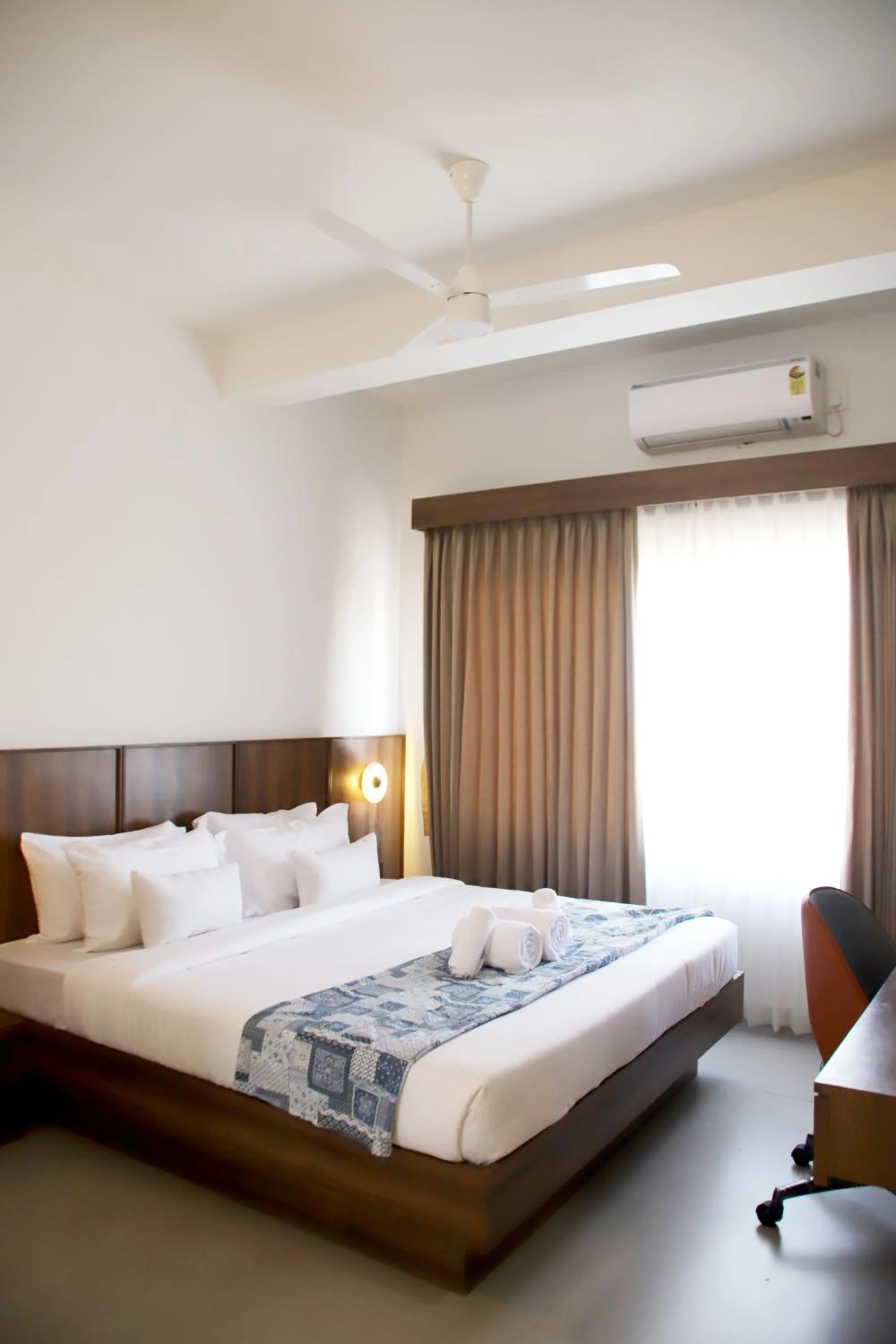Bed in Hunkal Stays