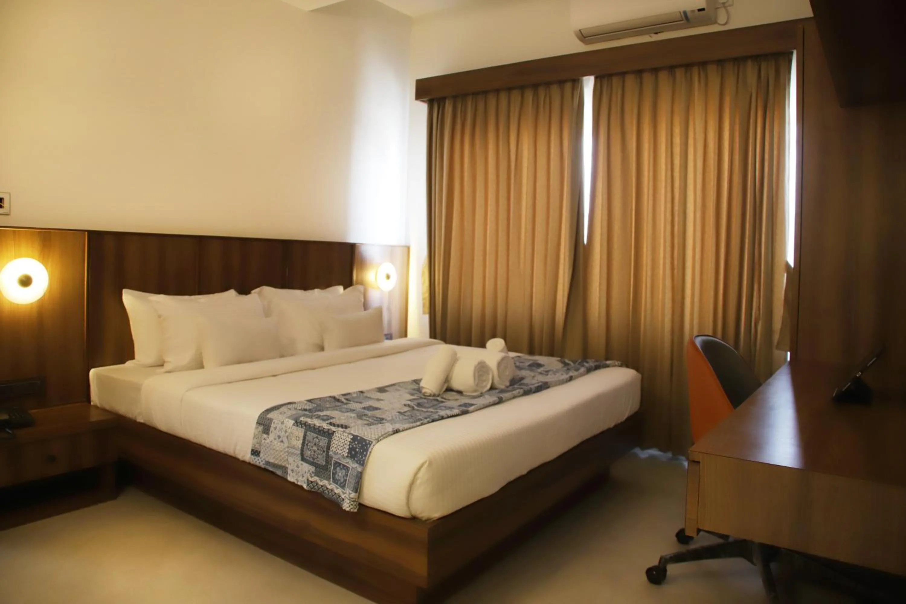 Bed in Hunkal Stays