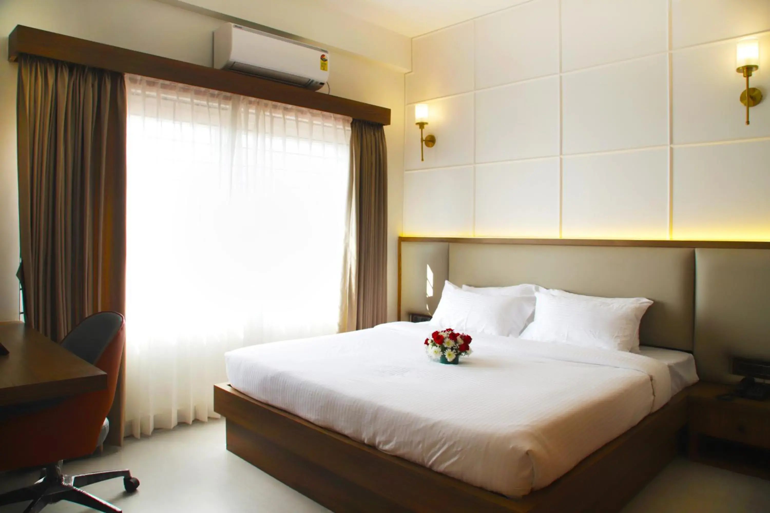 Deluxe Double Room - single occupancy in Hunkal Stays Deluxe Double Room - single occupancy in Hunkal Stays