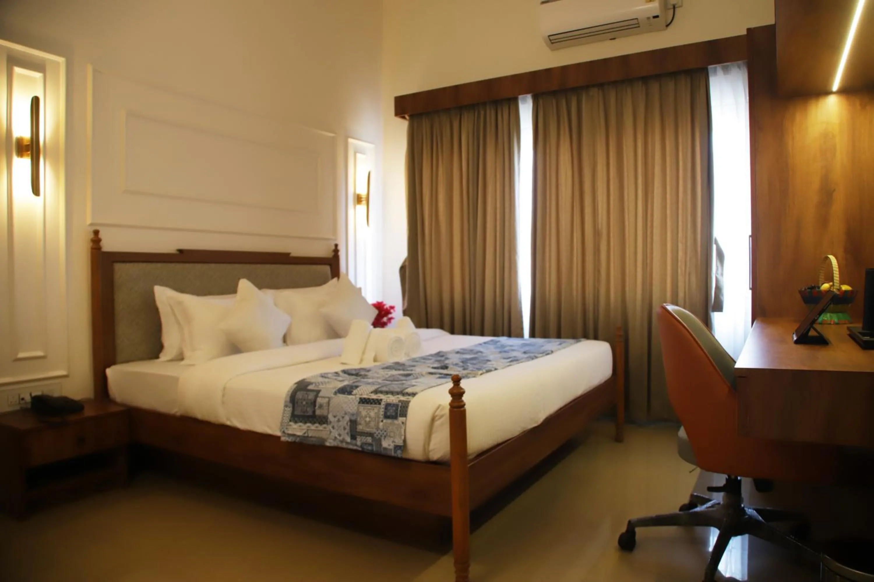 Bed in Hunkal Stays