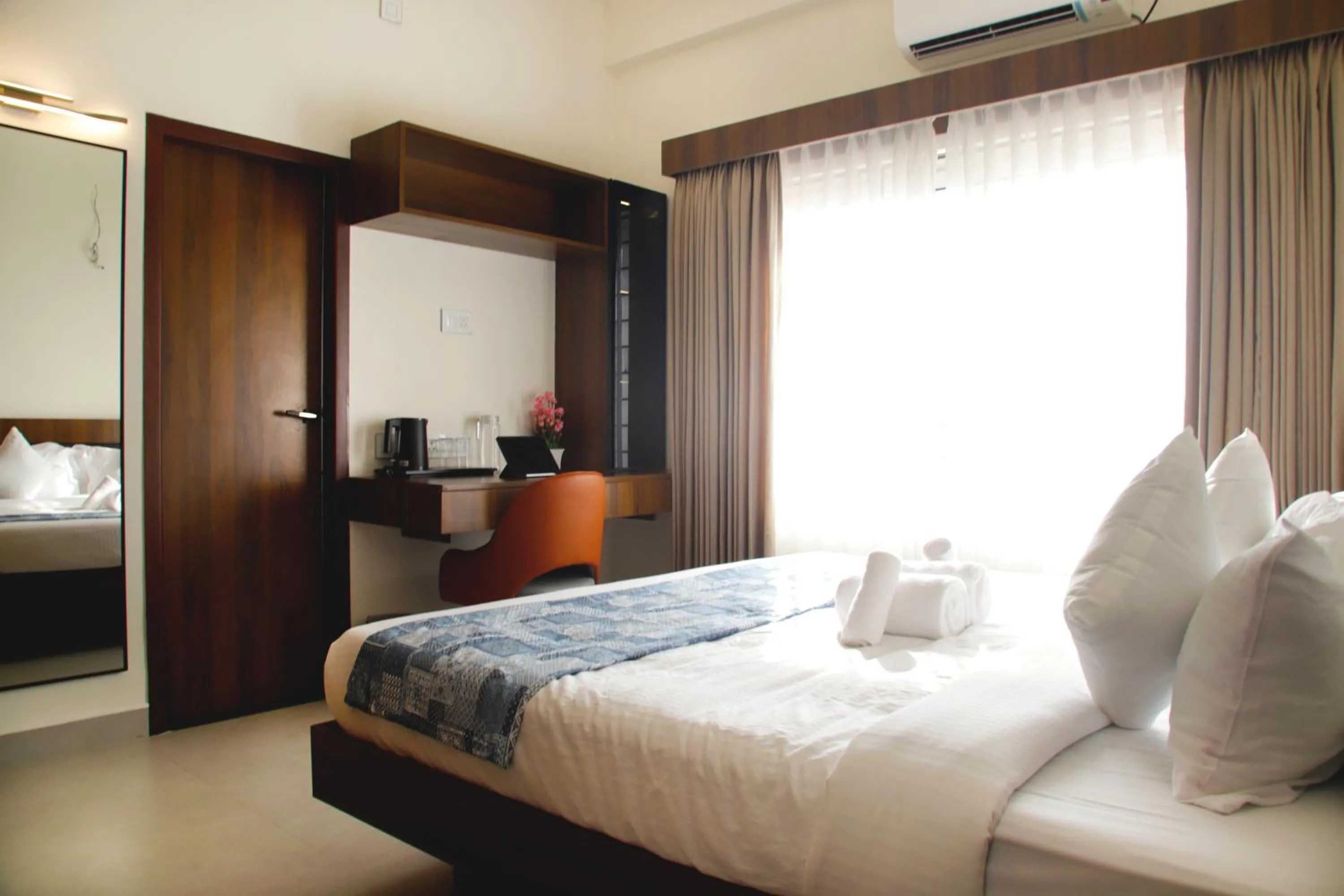Bed in Hunkal Stays