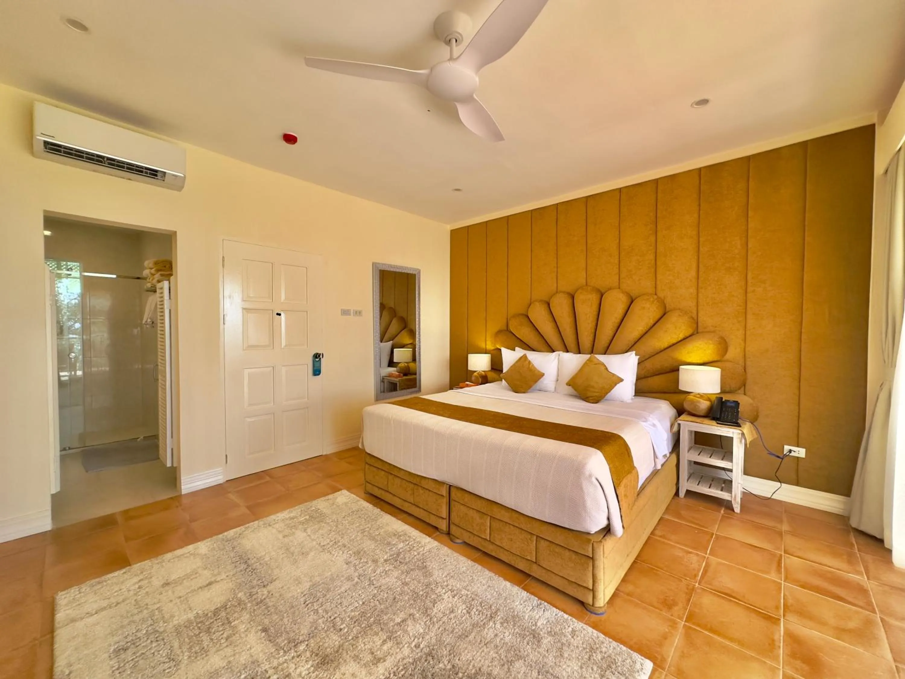 Bedroom, Bed in Coco Sunset Beach Resort