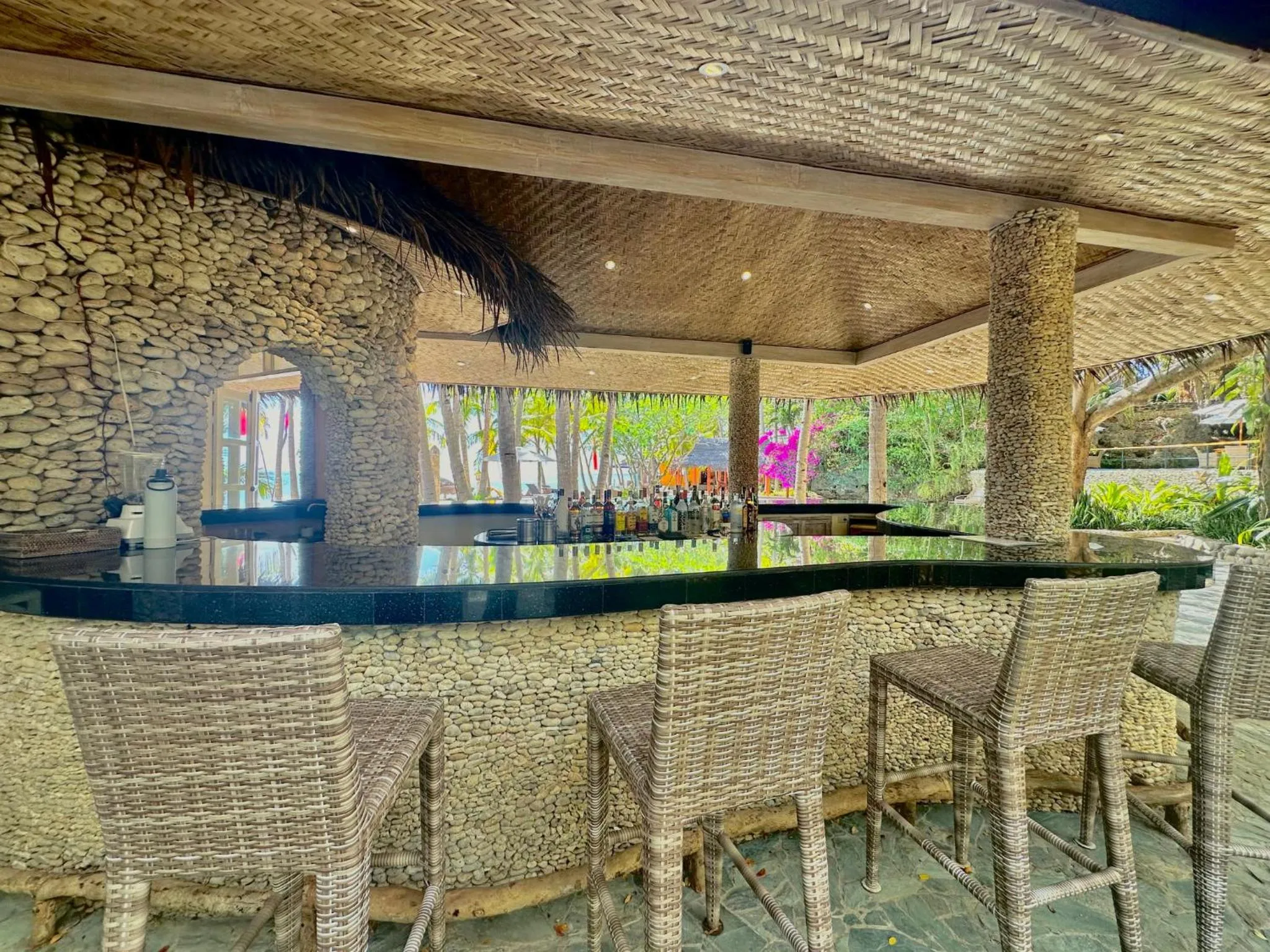 Lounge or bar in Coco Sunset Beach Resort