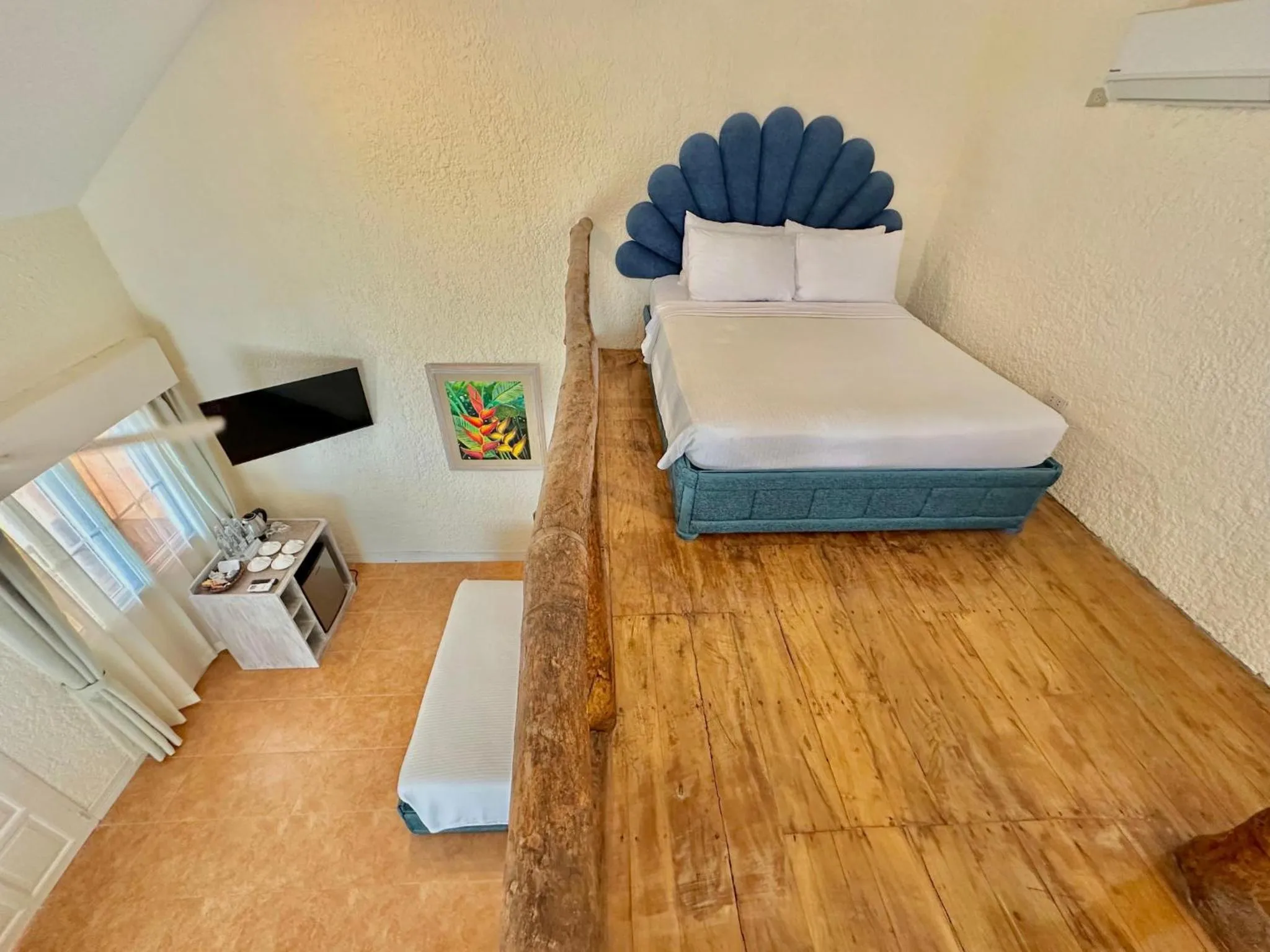 Bed in Coco Sunset Beach Resort