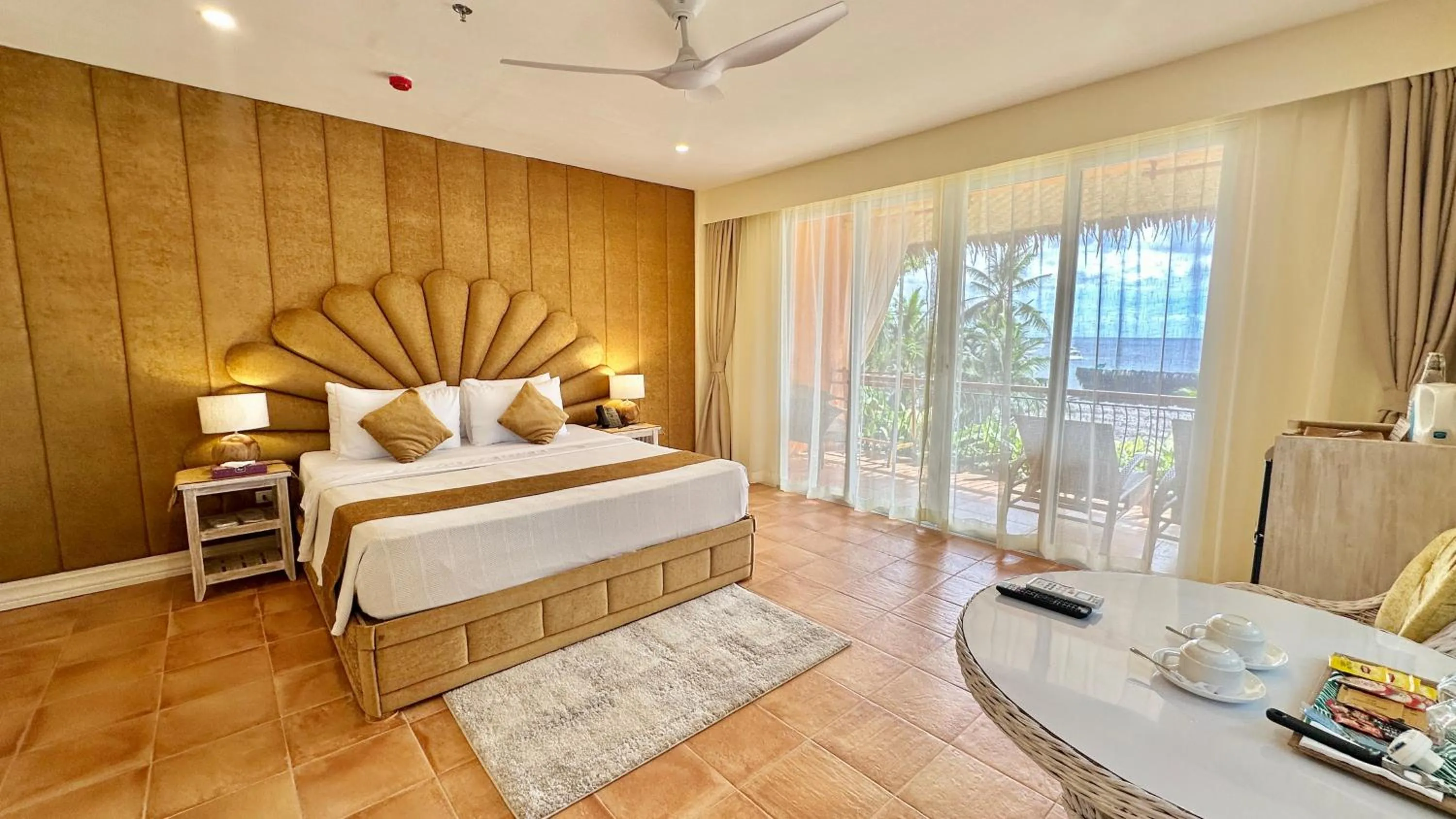 Bedroom, Bed in Coco Sunset Beach Resort