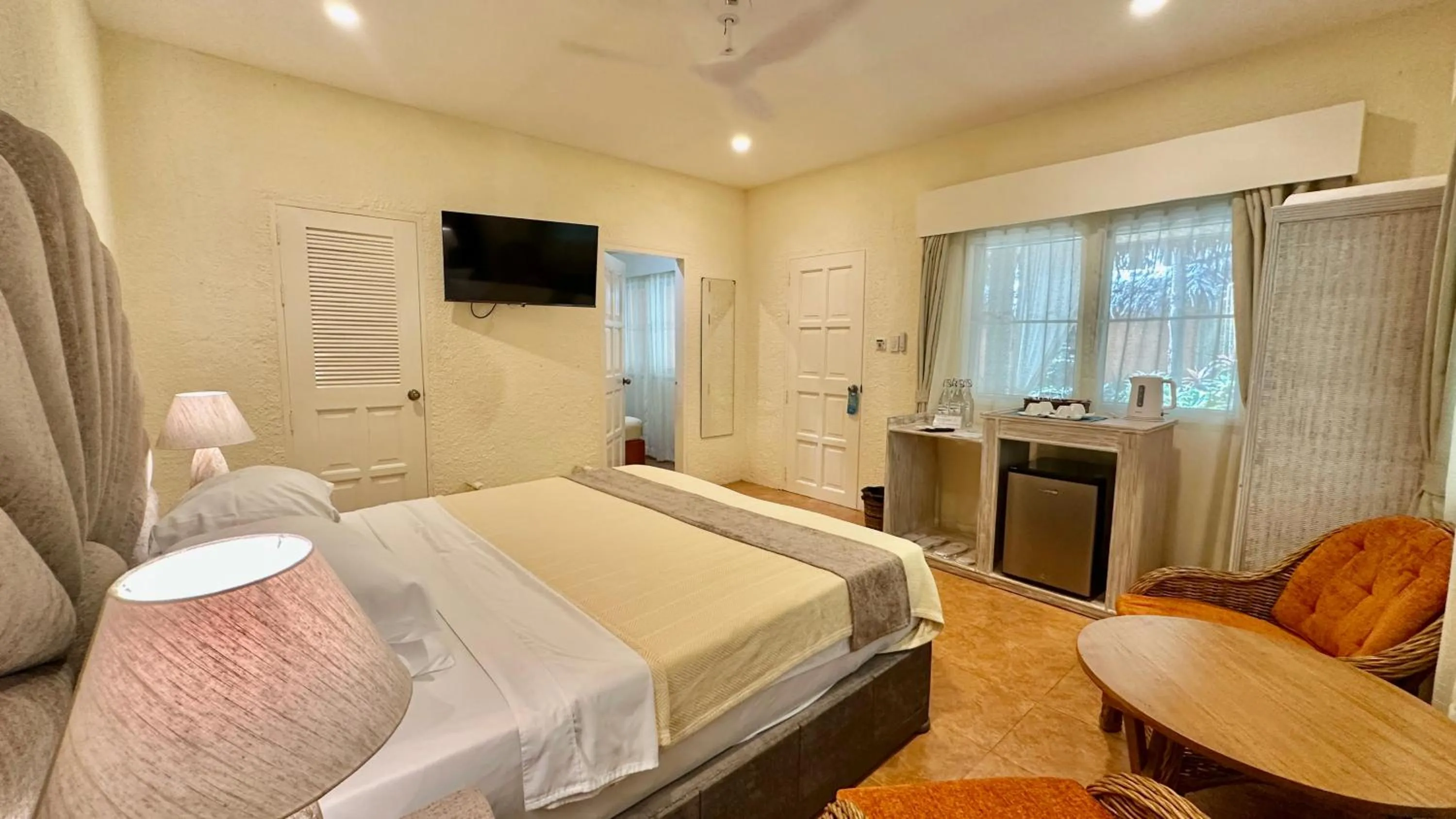 Bedroom, Bed in Coco Sunset Beach Resort