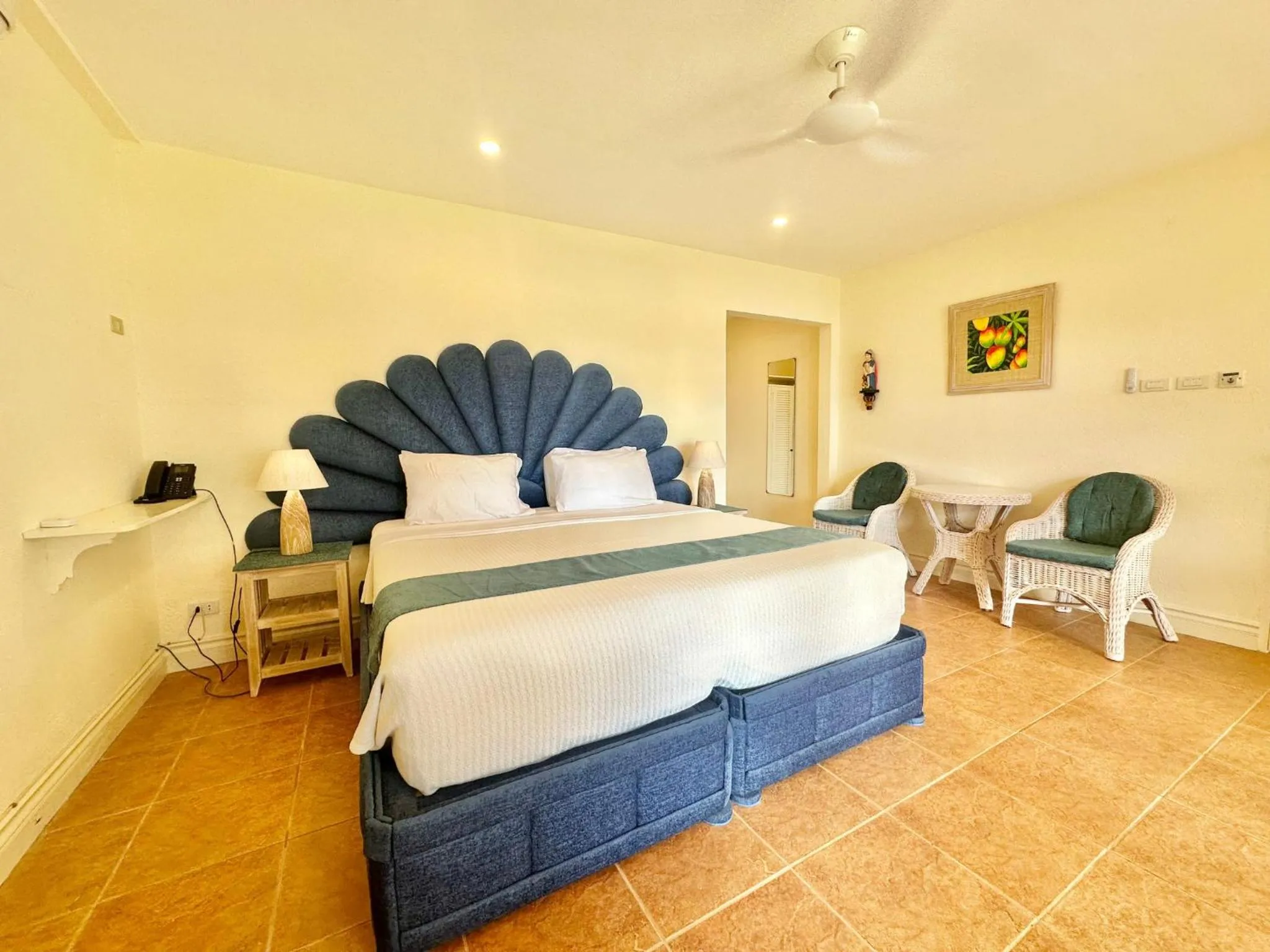 Bedroom, Bed in Coco Sunset Beach Resort