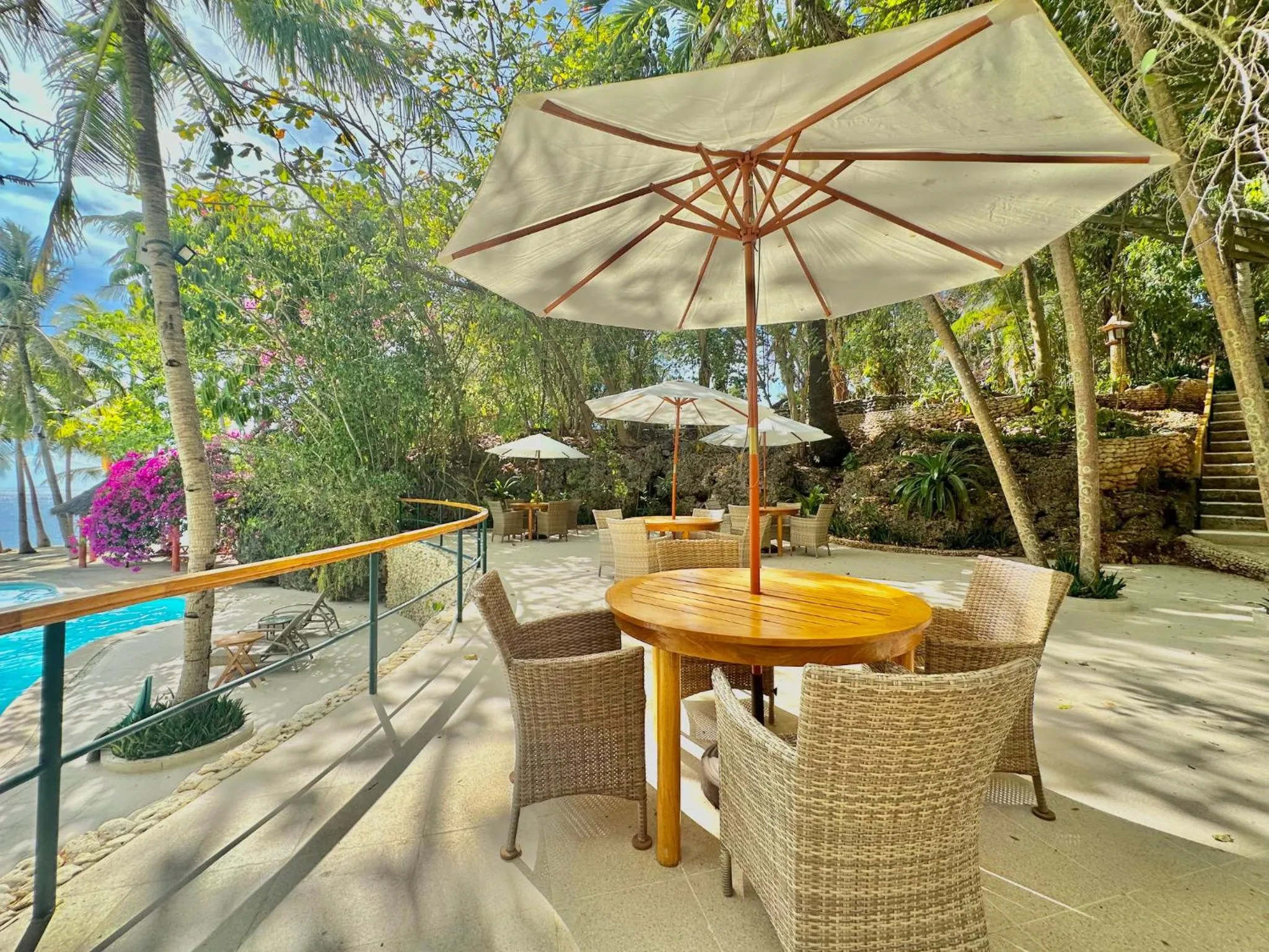 Swimming pool in Coco Sunset Beach Resort