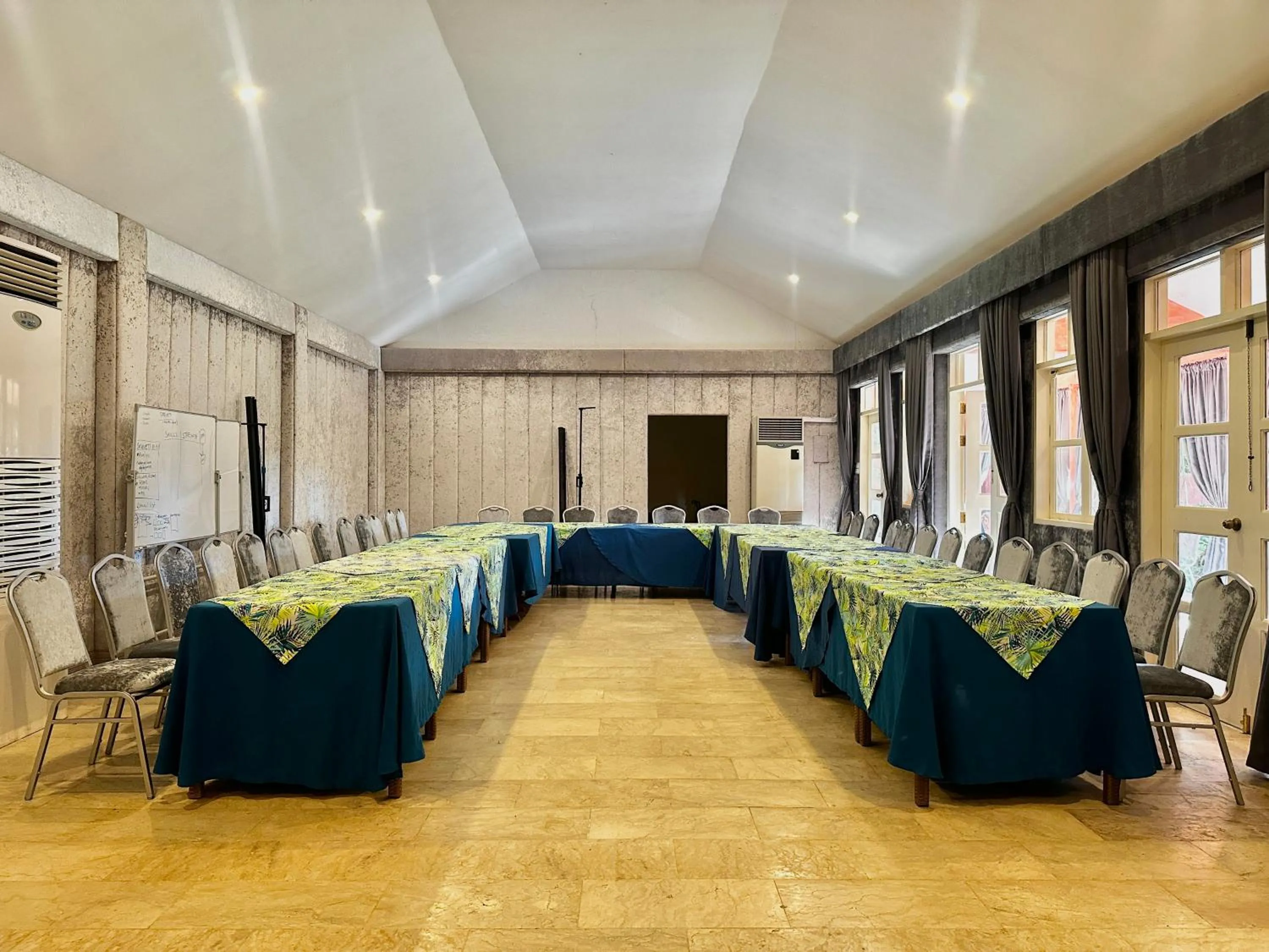 Meeting/conference room in Coco Sunset Beach Resort