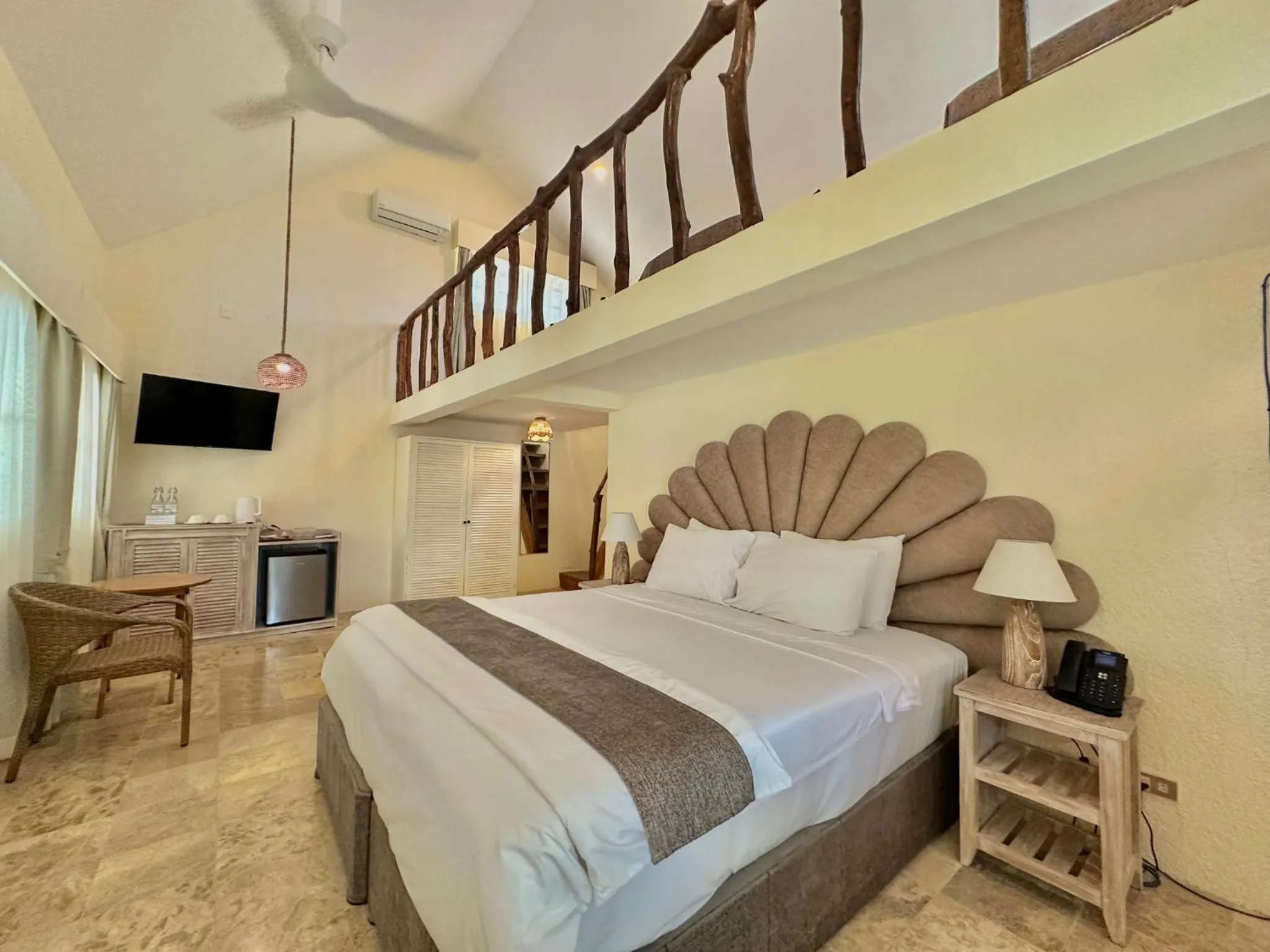 Bedroom, Bed in Coco Sunset Beach Resort