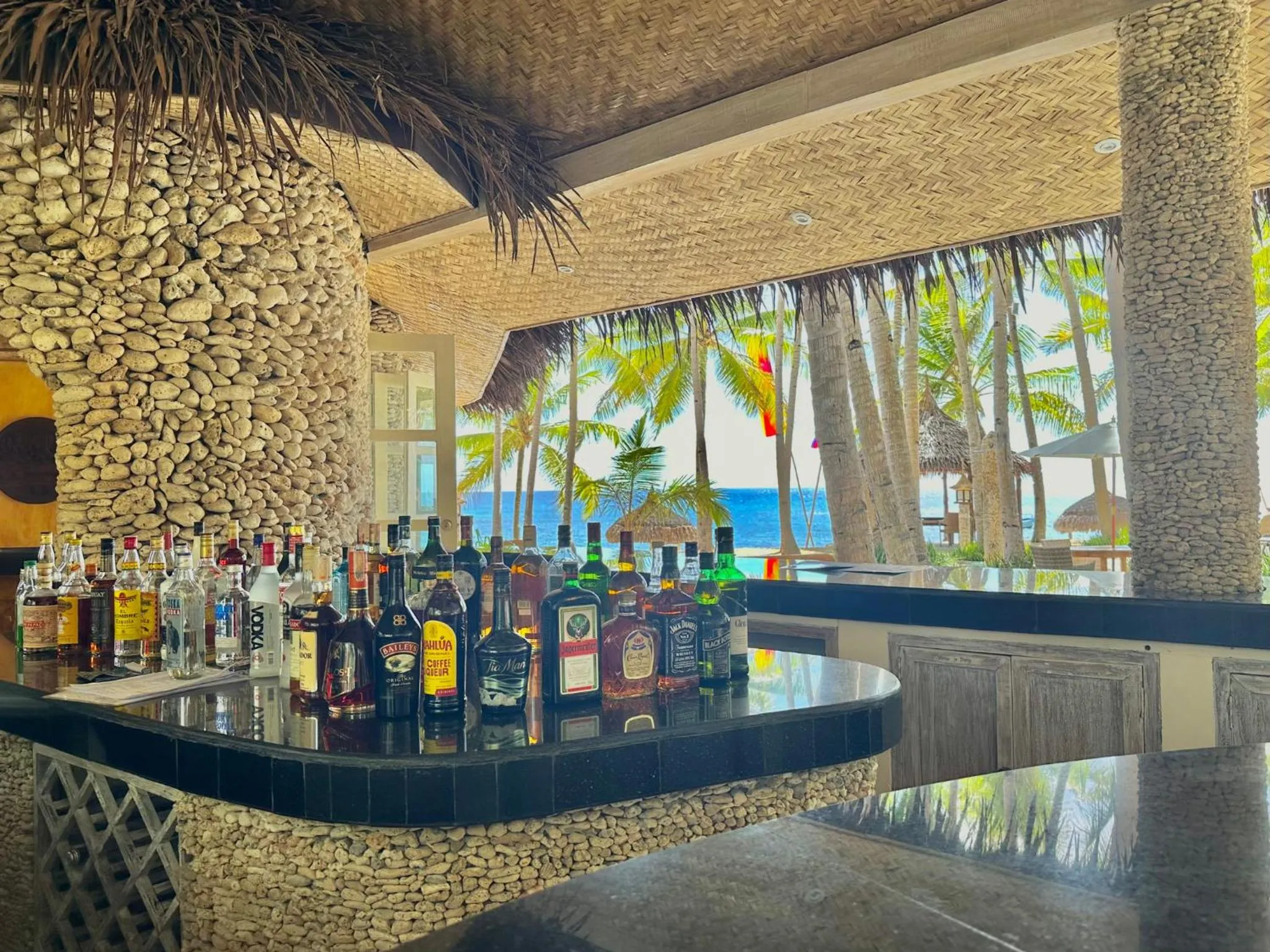 Lounge or bar in Coco Sunset Beach Resort