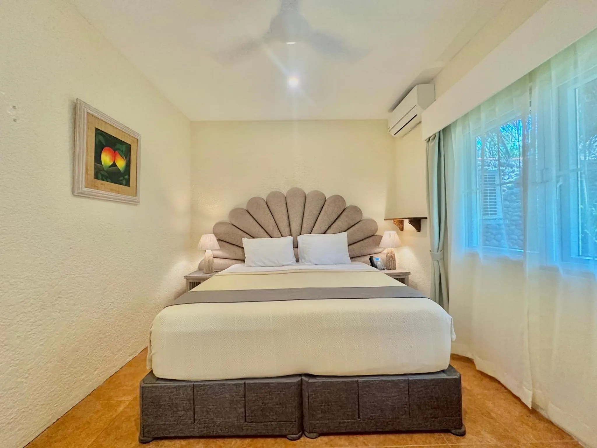 Bedroom, Bed in Coco Sunset Beach Resort