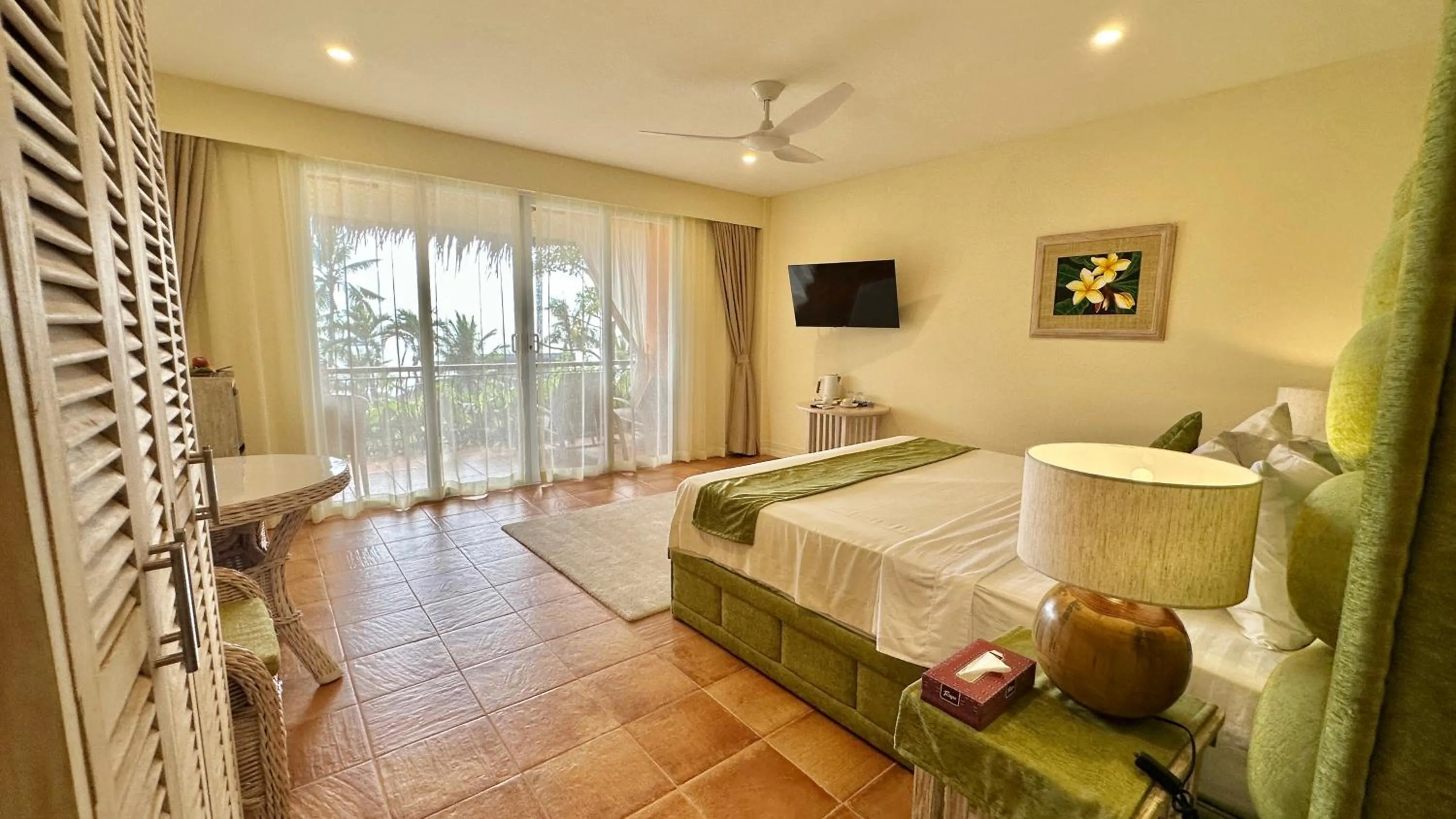 Bedroom, Bed in Coco Sunset Beach Resort