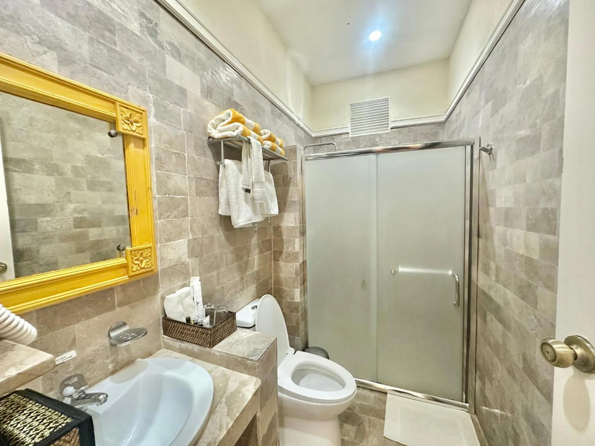 Bathroom in Coco Sunset Beach Resort