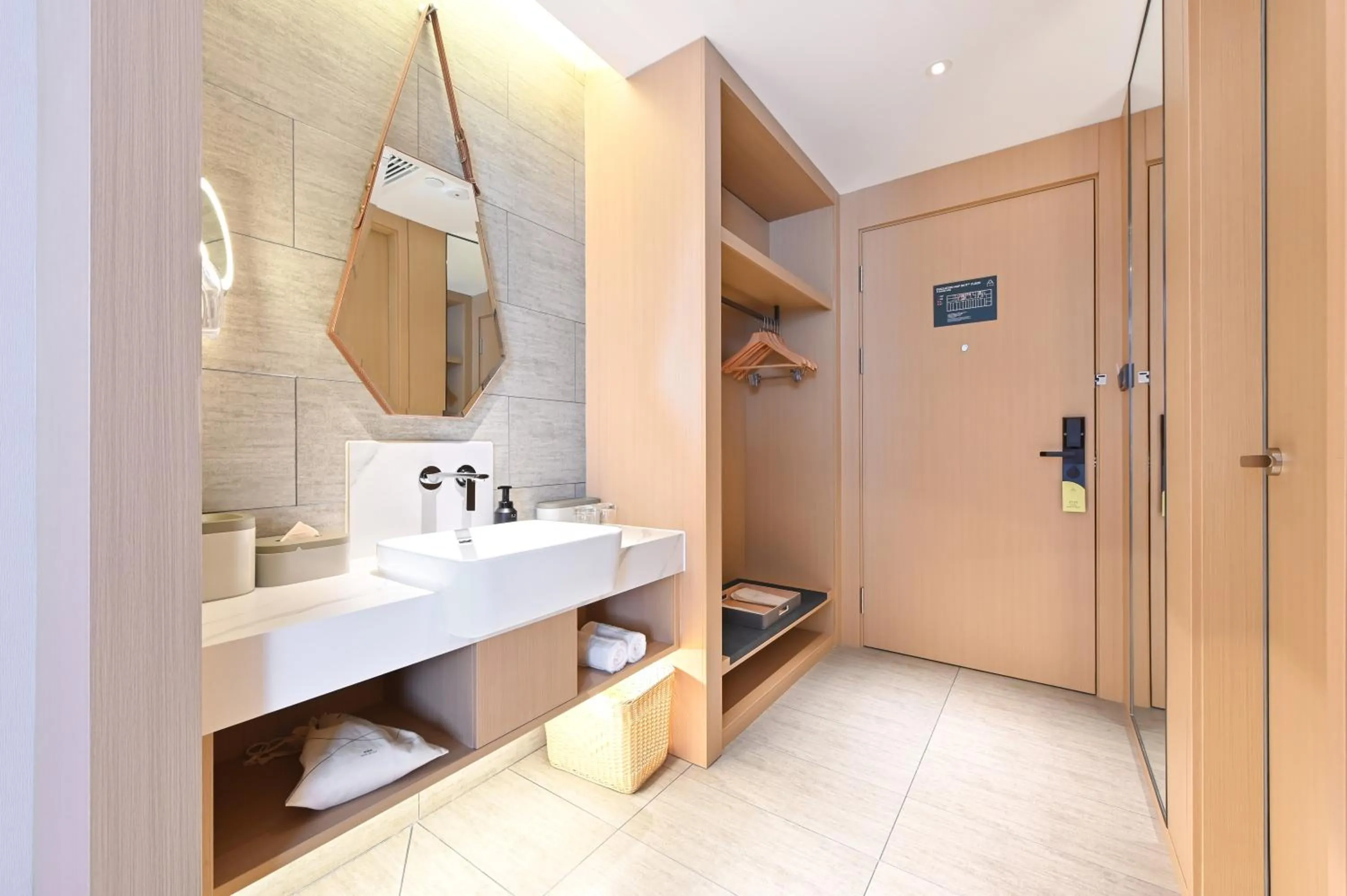 Atour Hotel Tianjin Wuqing Railway Station Florentia Village