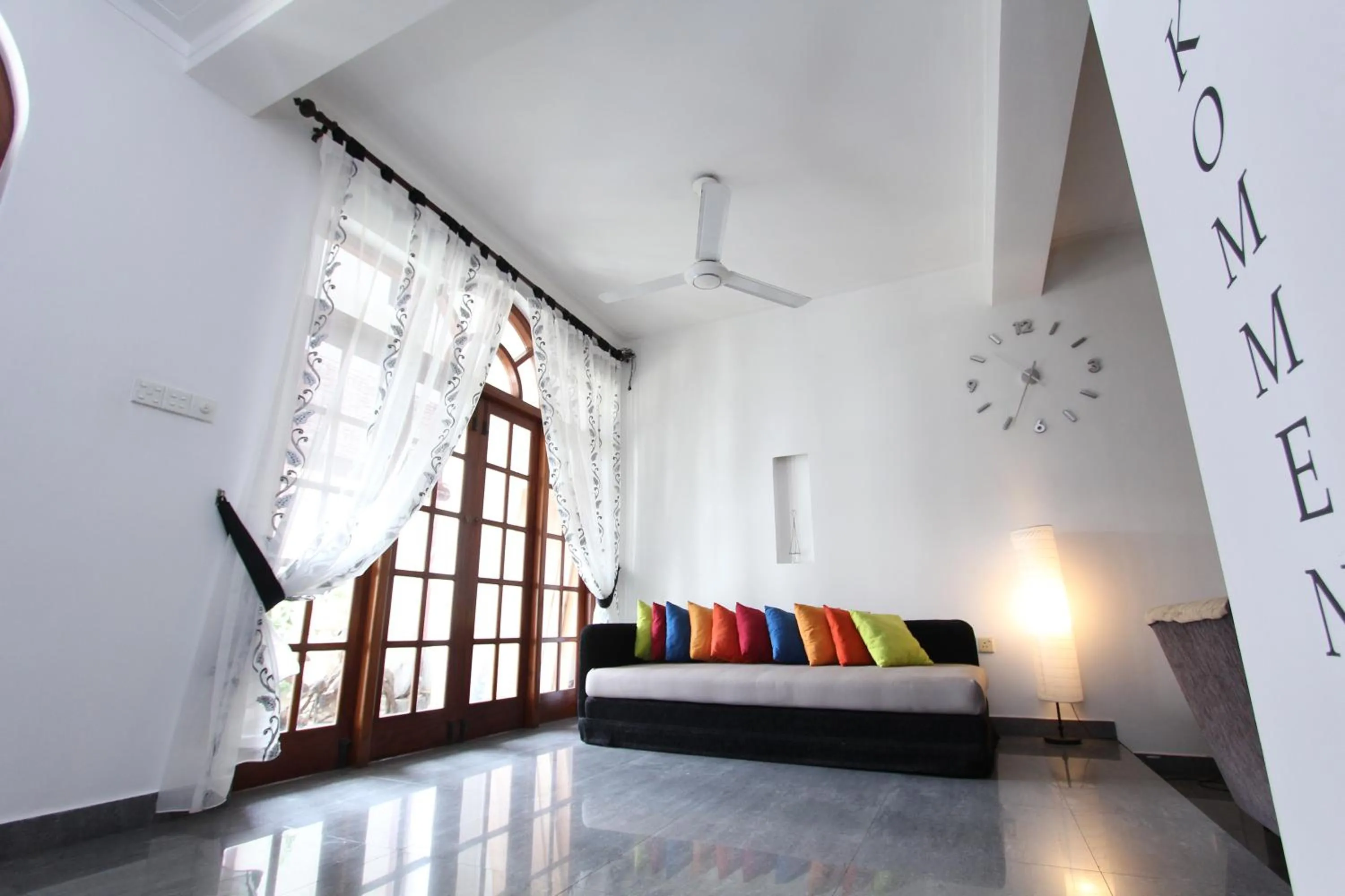 Communal lounge/ TV room, Bed in Angel villa