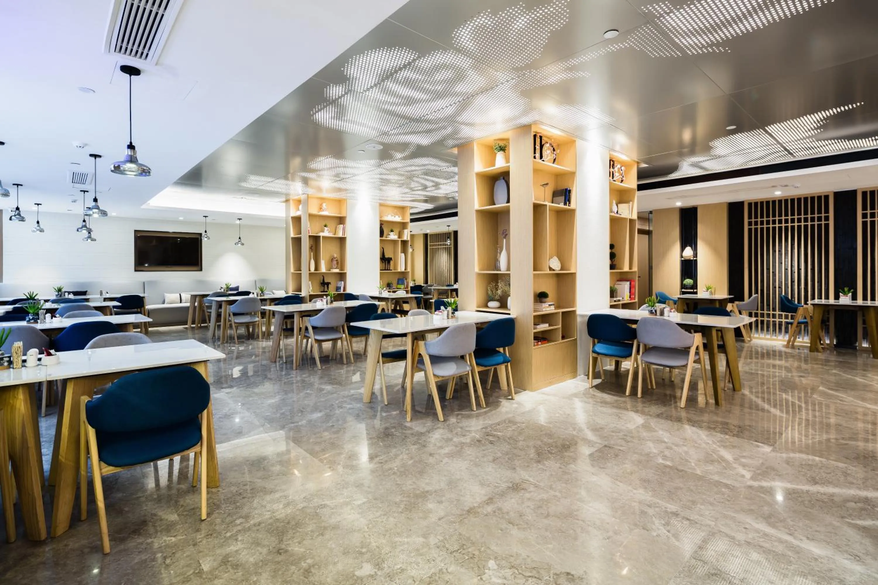 Restaurant/places to eat in Atour Hotel Qingdao May Fourth Square Yunxiao Road