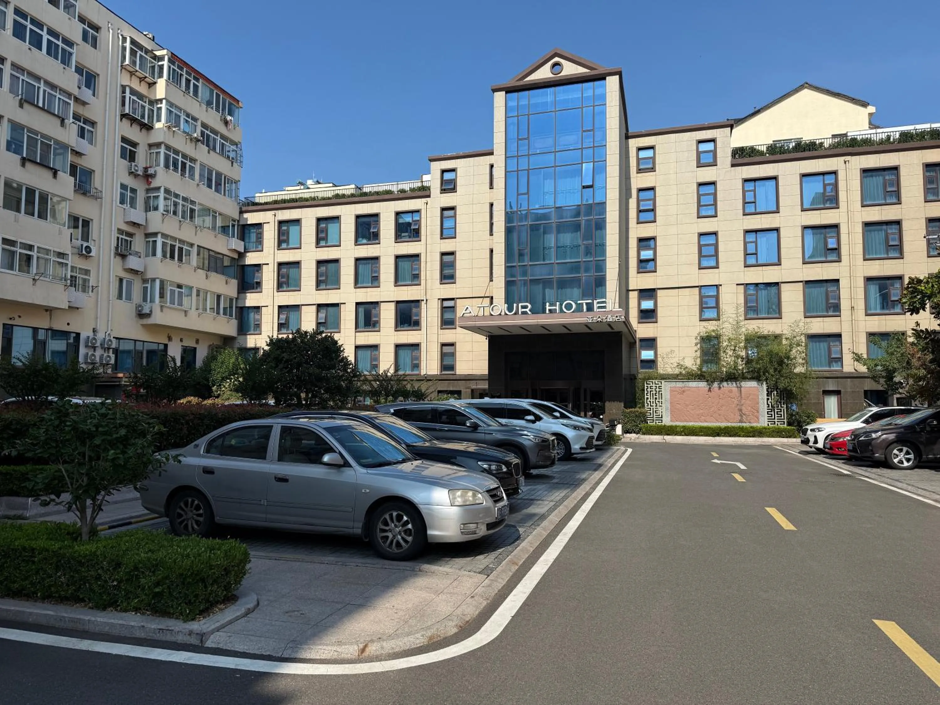 Parking in Atour Hotel Qingdao May Fourth Square Yunxiao Road