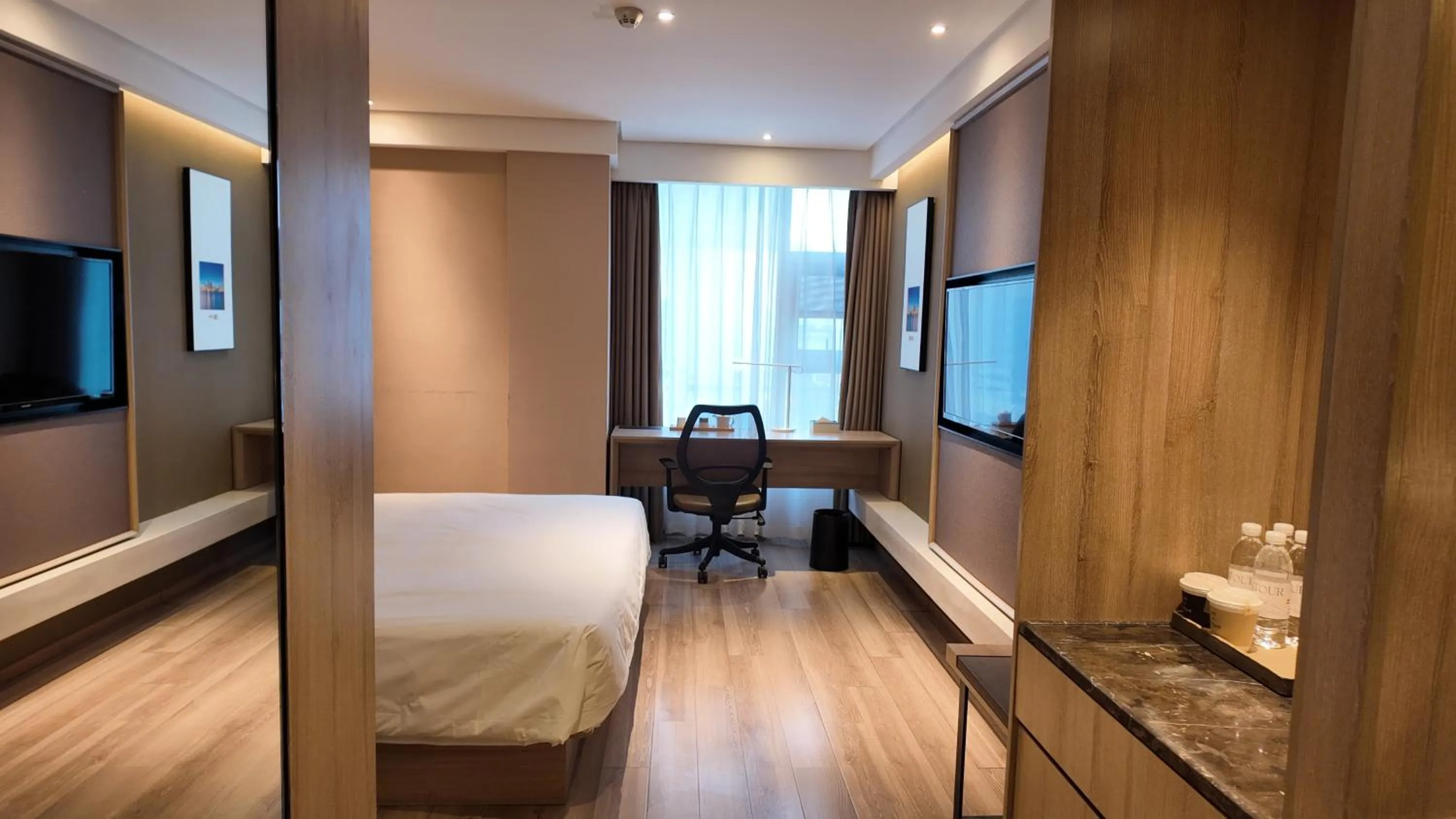 Bedroom, Bed in Atour Hotel Qingdao May Fourth Square Yunxiao Road