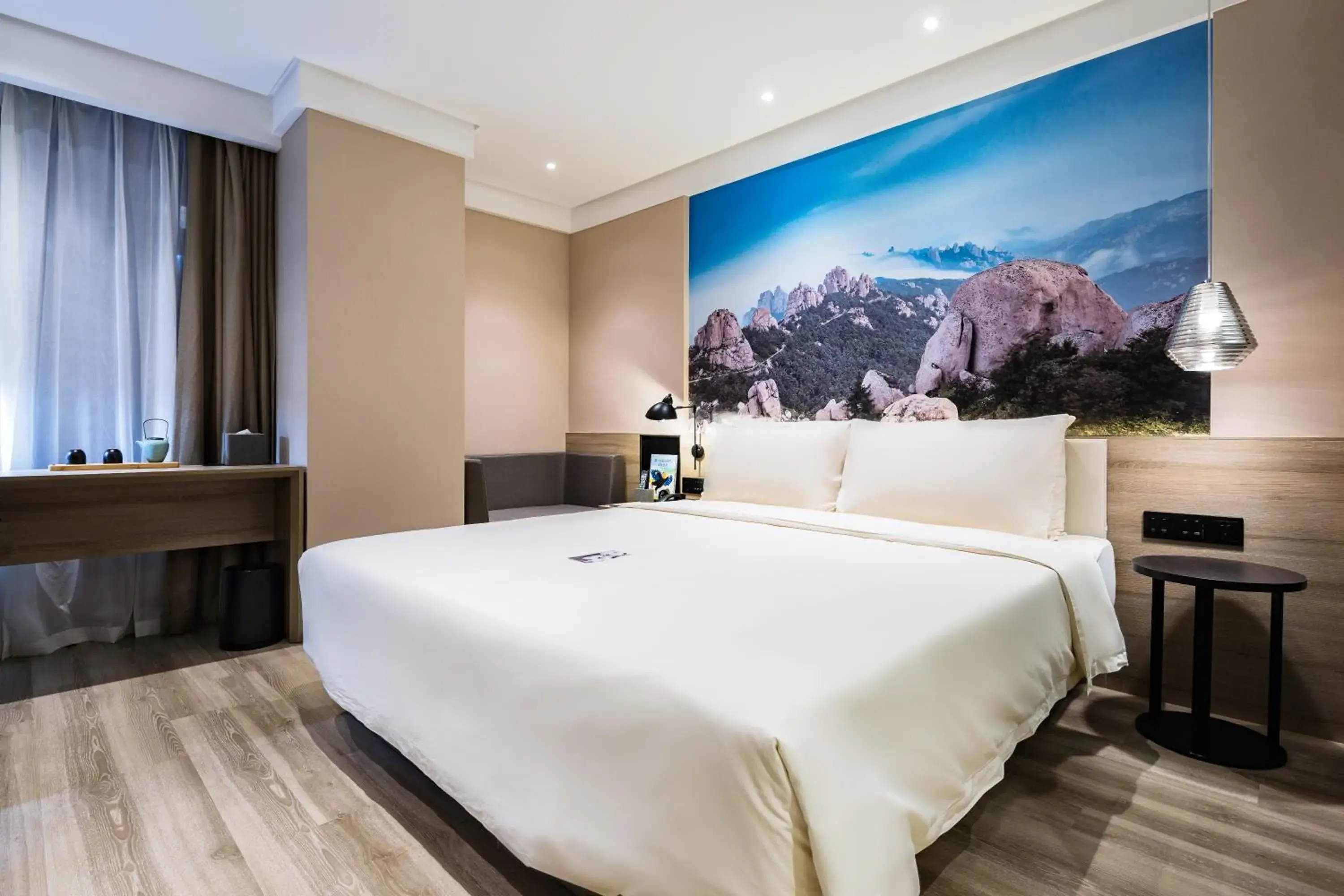 Photo of the whole room, Bed in Atour Hotel Qingdao May Fourth Square Yunxiao Road Photo of the whole room, Bed in Atour Hotel Qingdao May Fourth Square Yunxiao Road