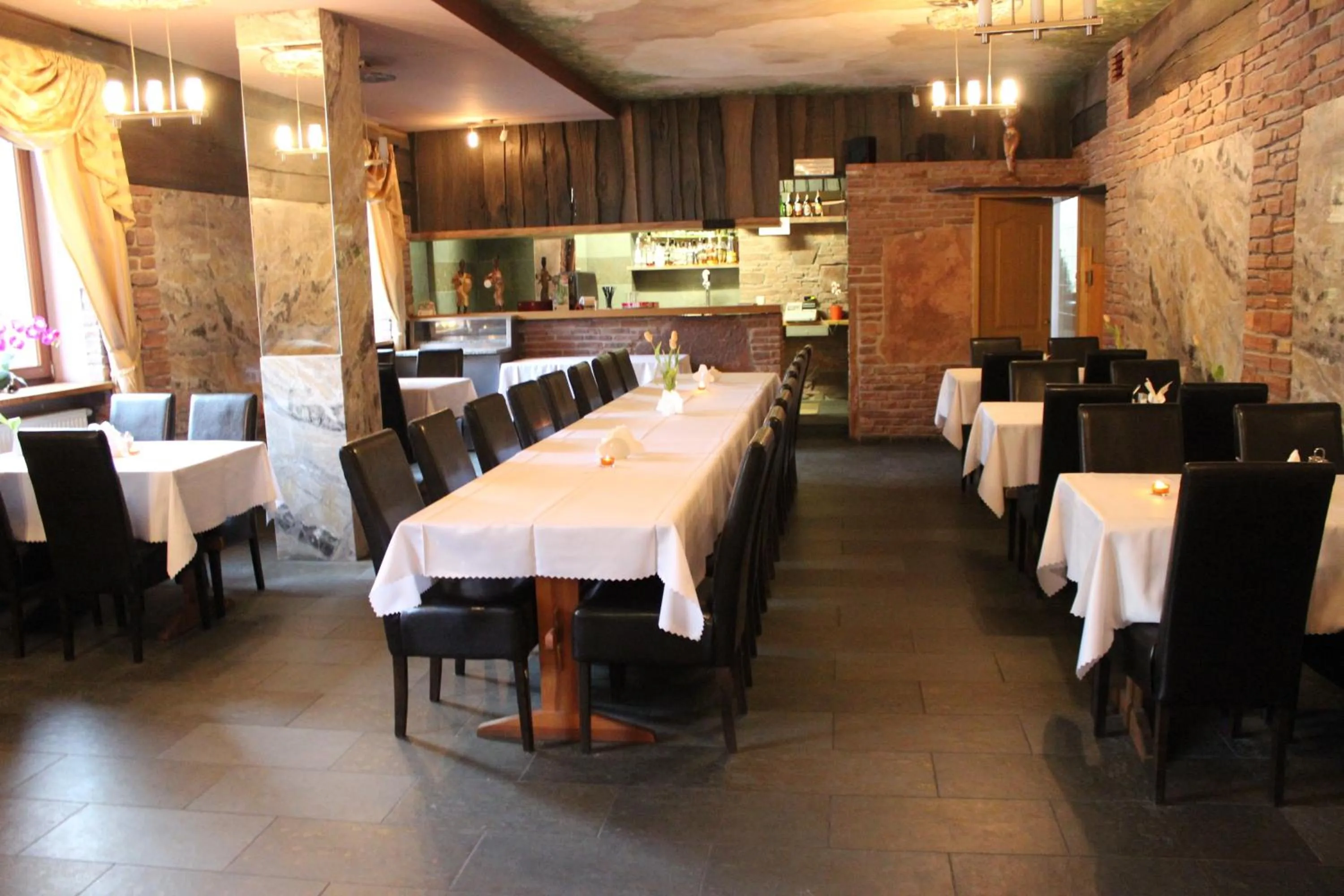 Restaurant/places to eat in Hotel Młyn