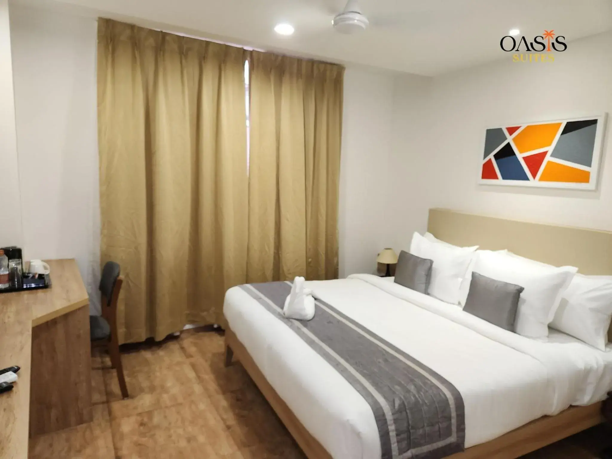 Deluxe King Room - single occupancy in Oasis Suites Deluxe King Room - single occupancy in Oasis Suites