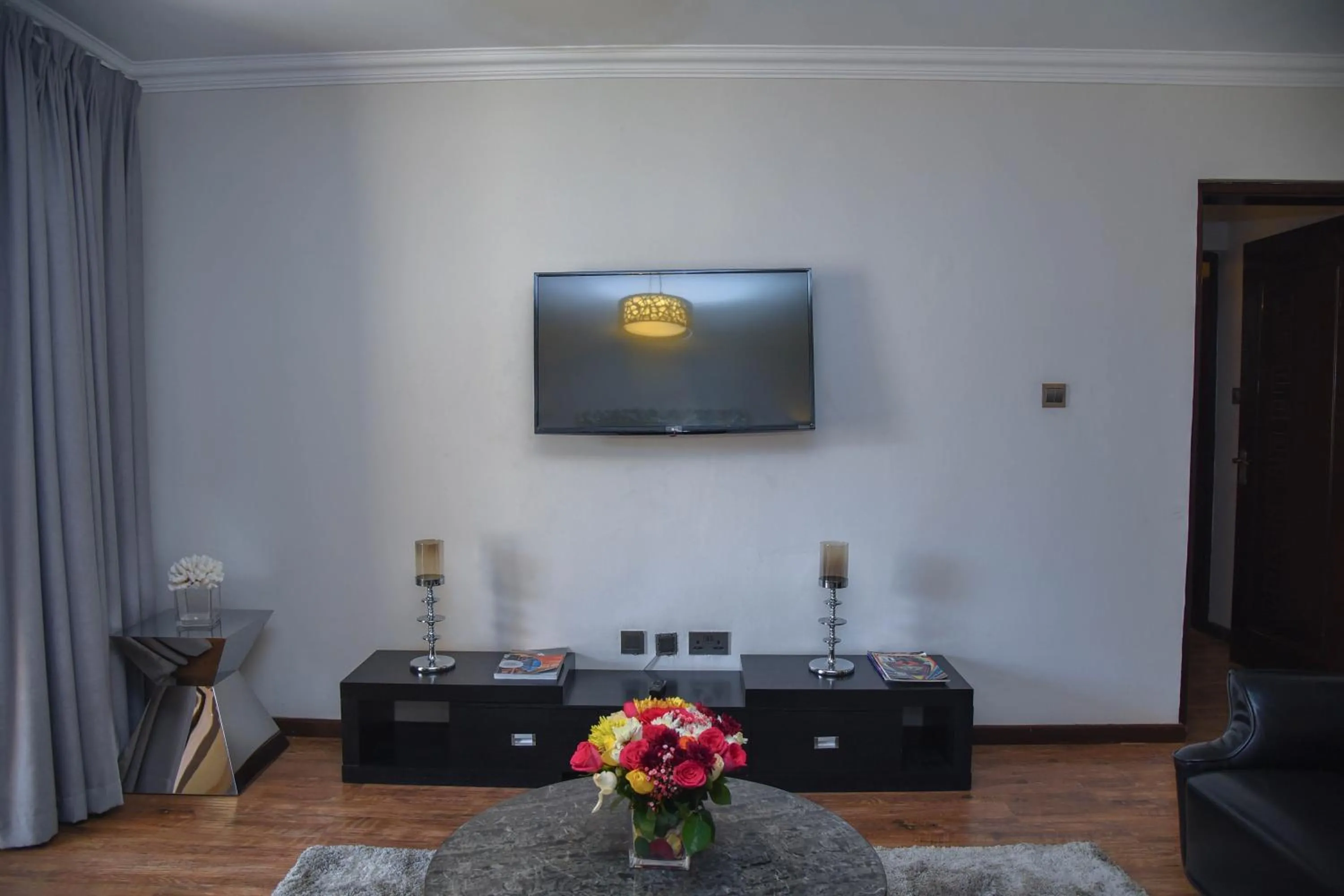 TV and multimedia in Lavington Residences By Trianum