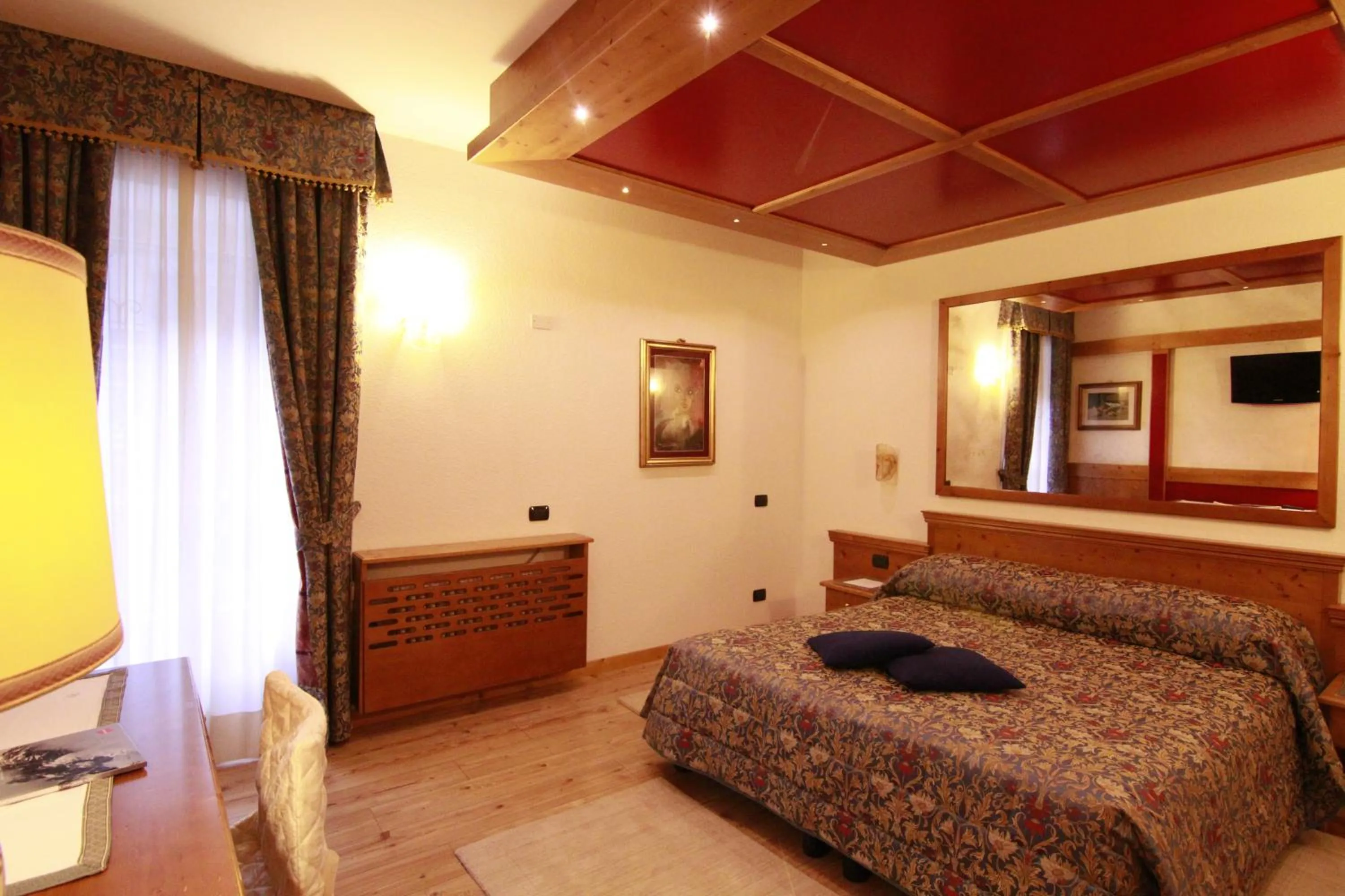 Photo of the whole room, Bed in G. Hotel Des Alpes (Classic since 1912)