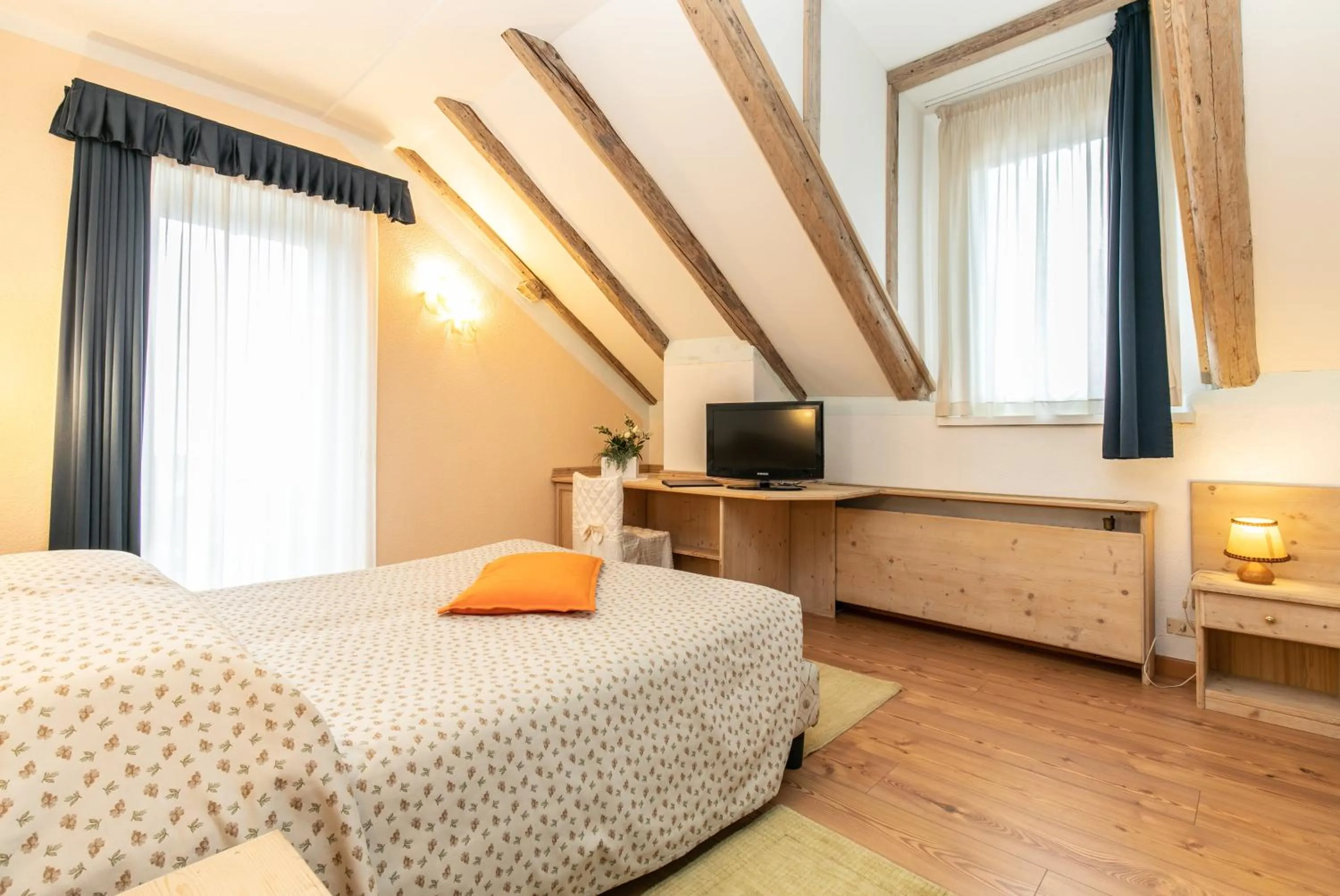 Bed in G. Hotel Des Alpes (Classic since 1912)