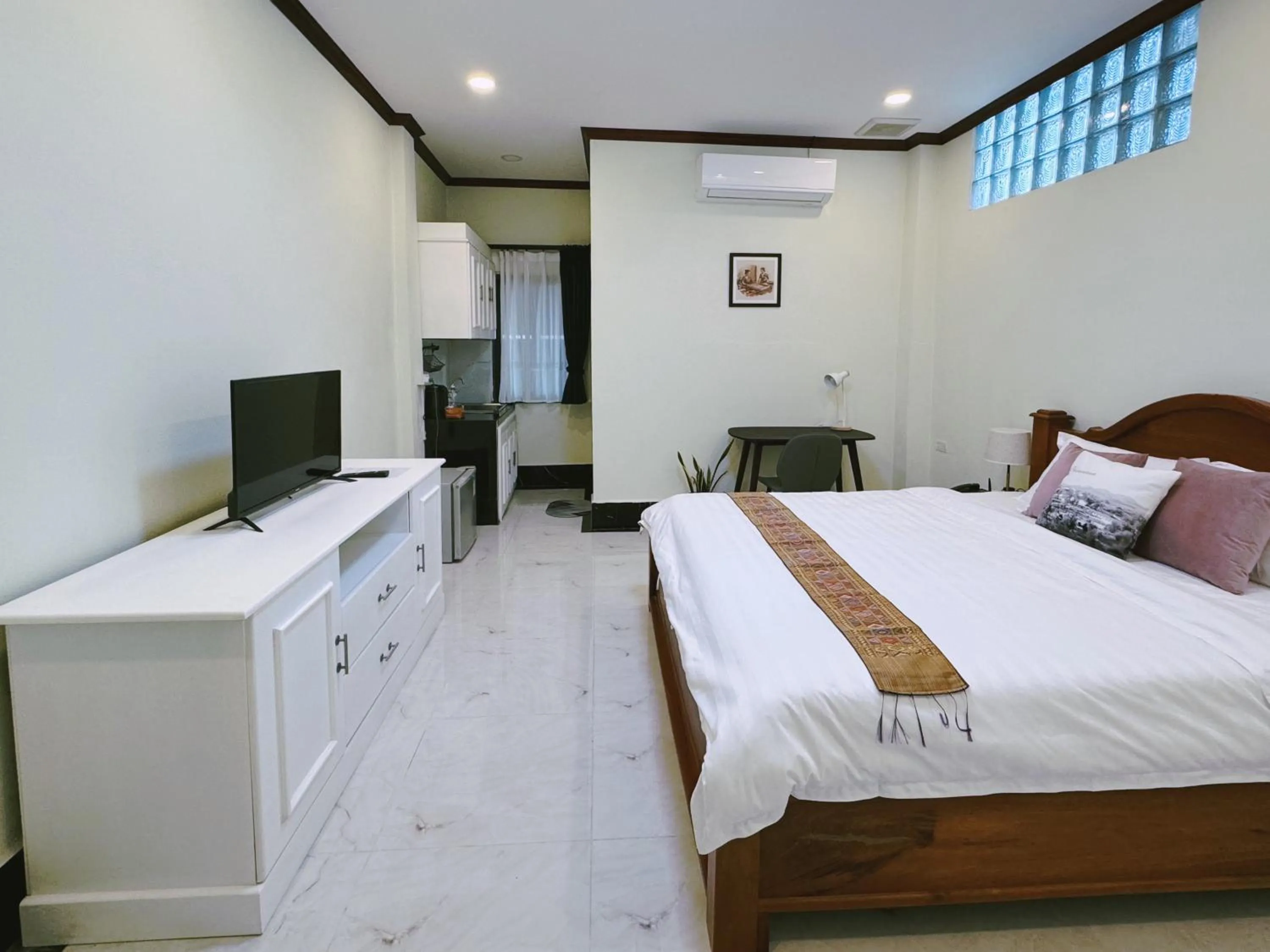 Photo of the whole room, Bed in Vanida Hotel