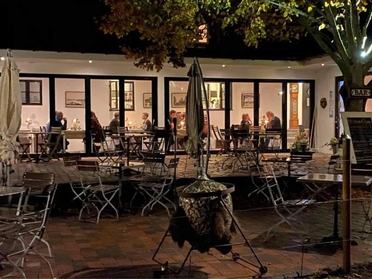 Restaurant/places to eat in Sydkustens at Pillehill