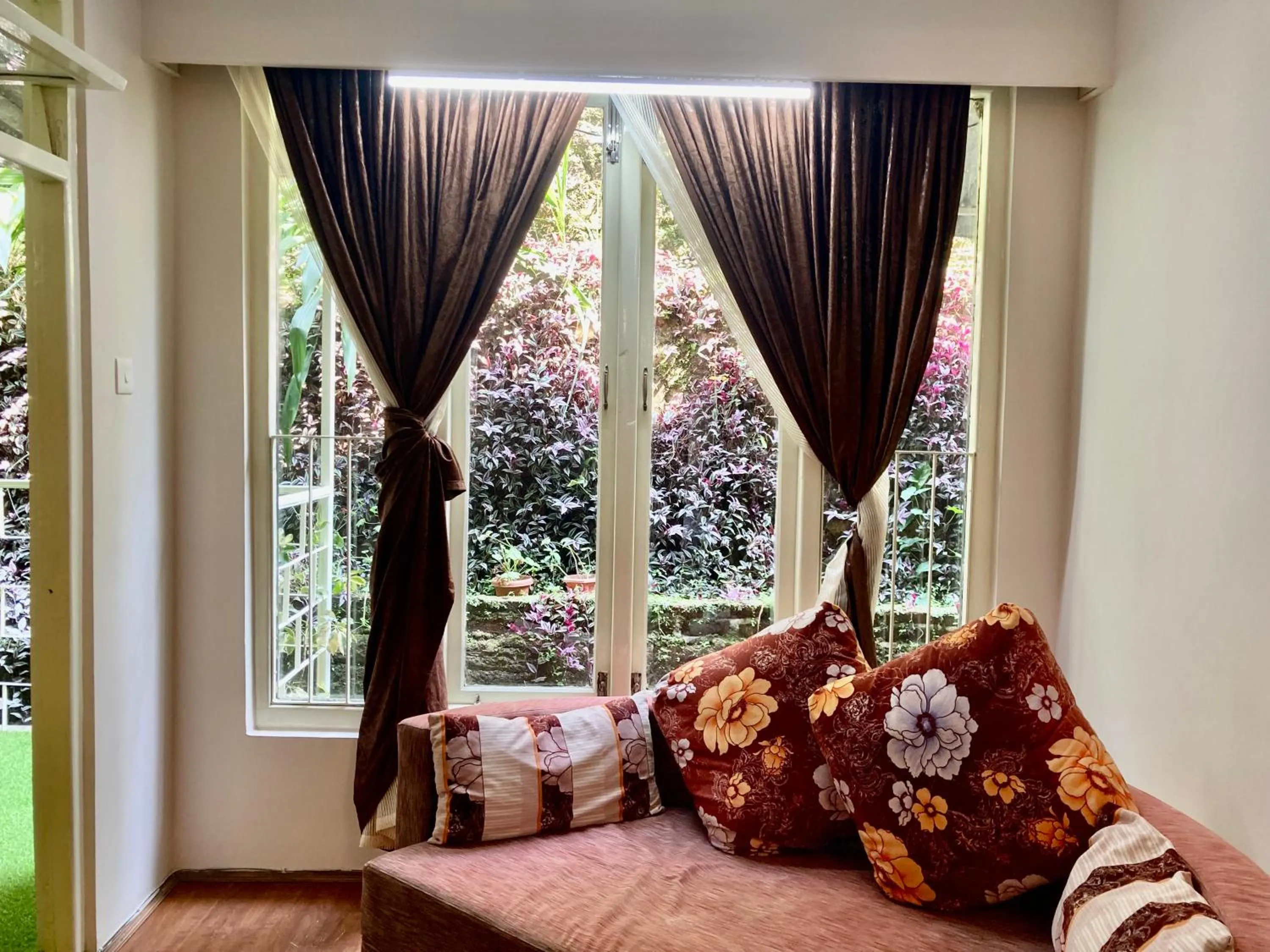 Bed in MayaTels - Maya Inn, Gangtok