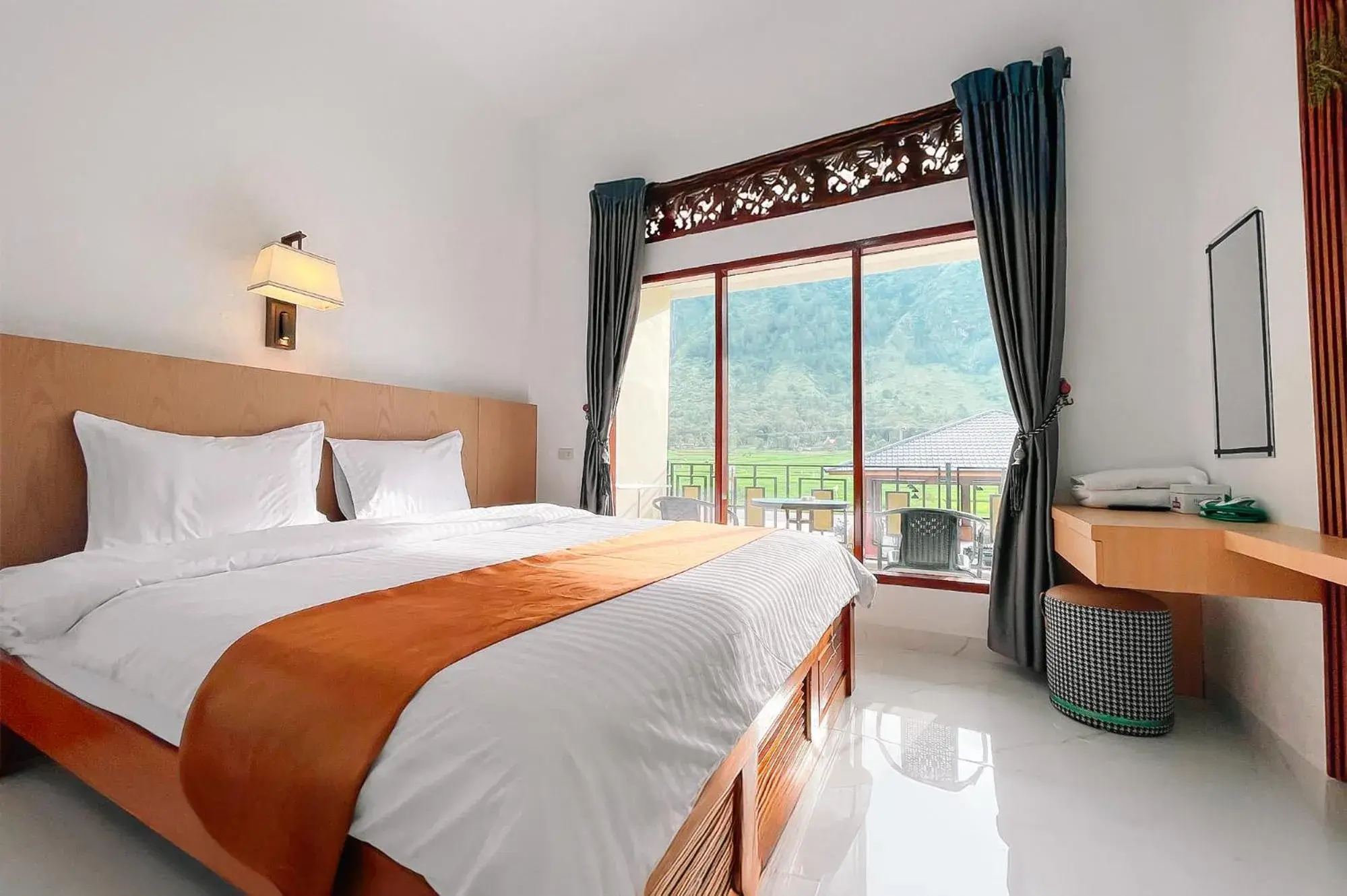 Deluxe Double Room in Simangande View & Resto by Staigo Deluxe Double Room in Simangande View & Resto by Staigo