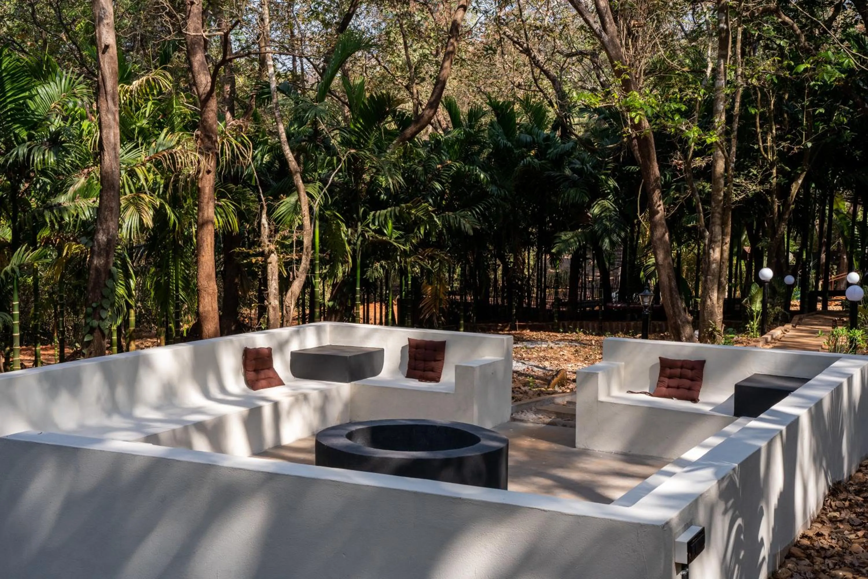 Communal lounge/ TV room in The Inaka Goa