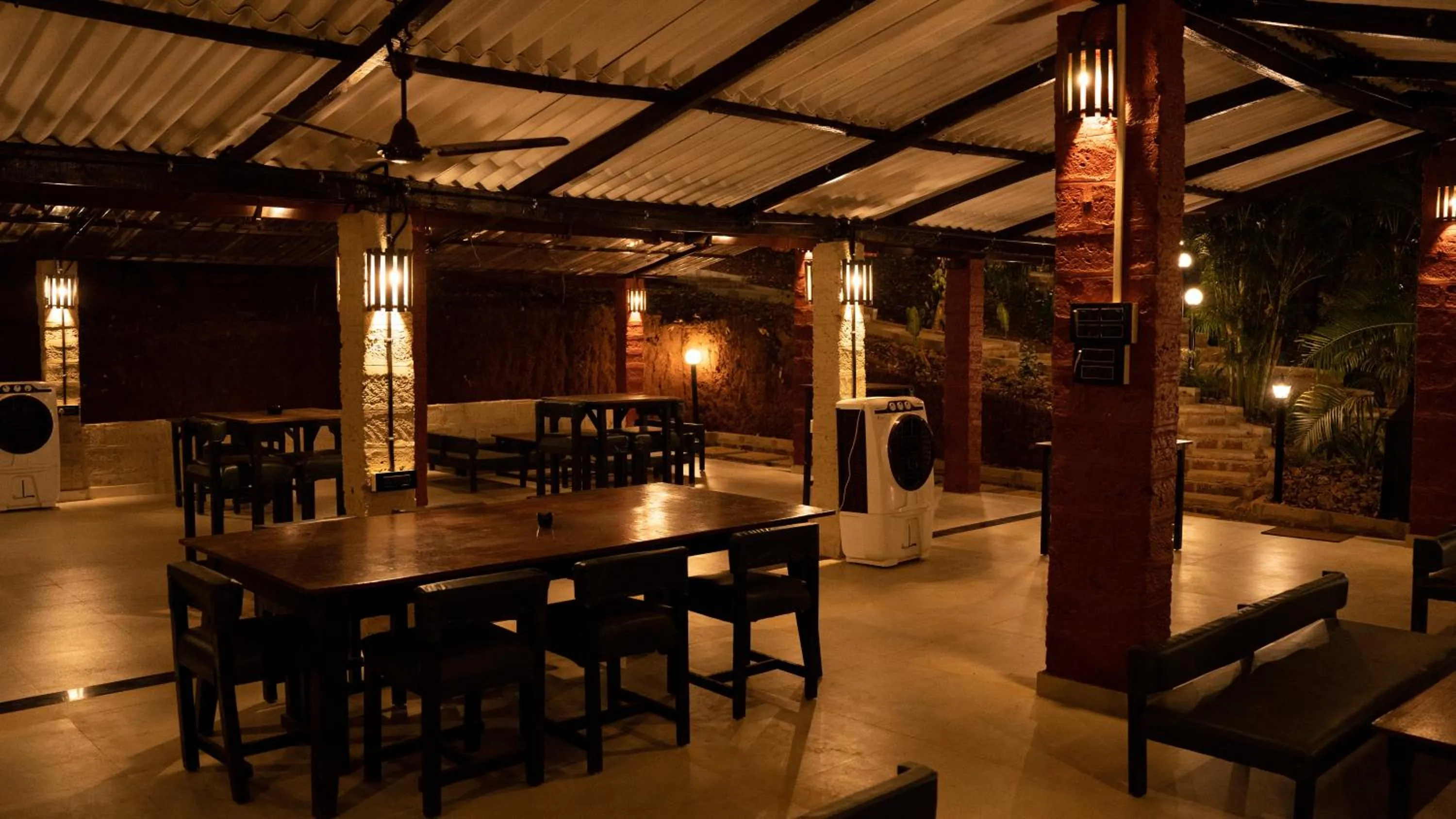 Restaurant/places to eat in The Inaka Goa