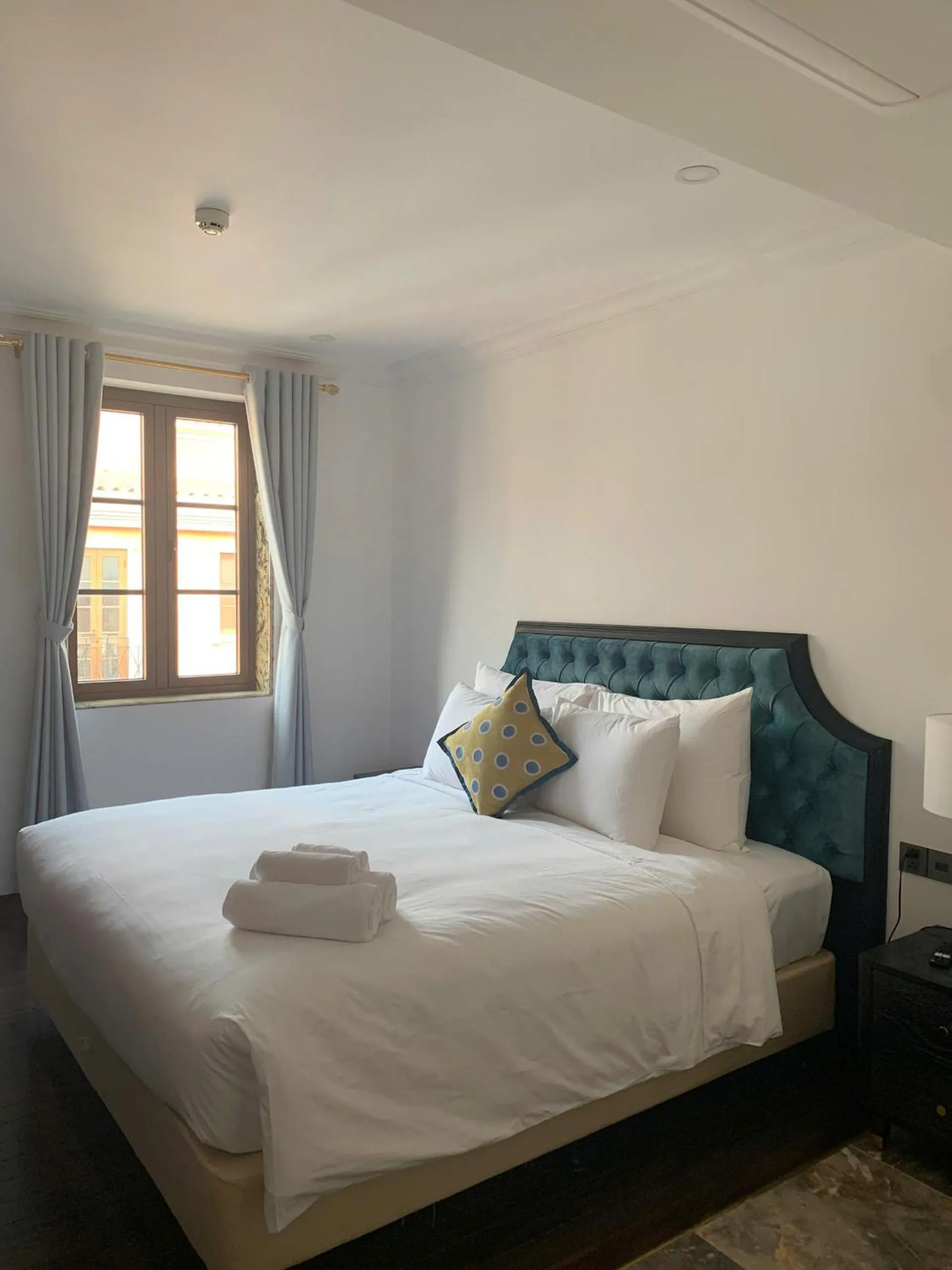 Bedroom, Bed in The Room Hotel - Starbucks