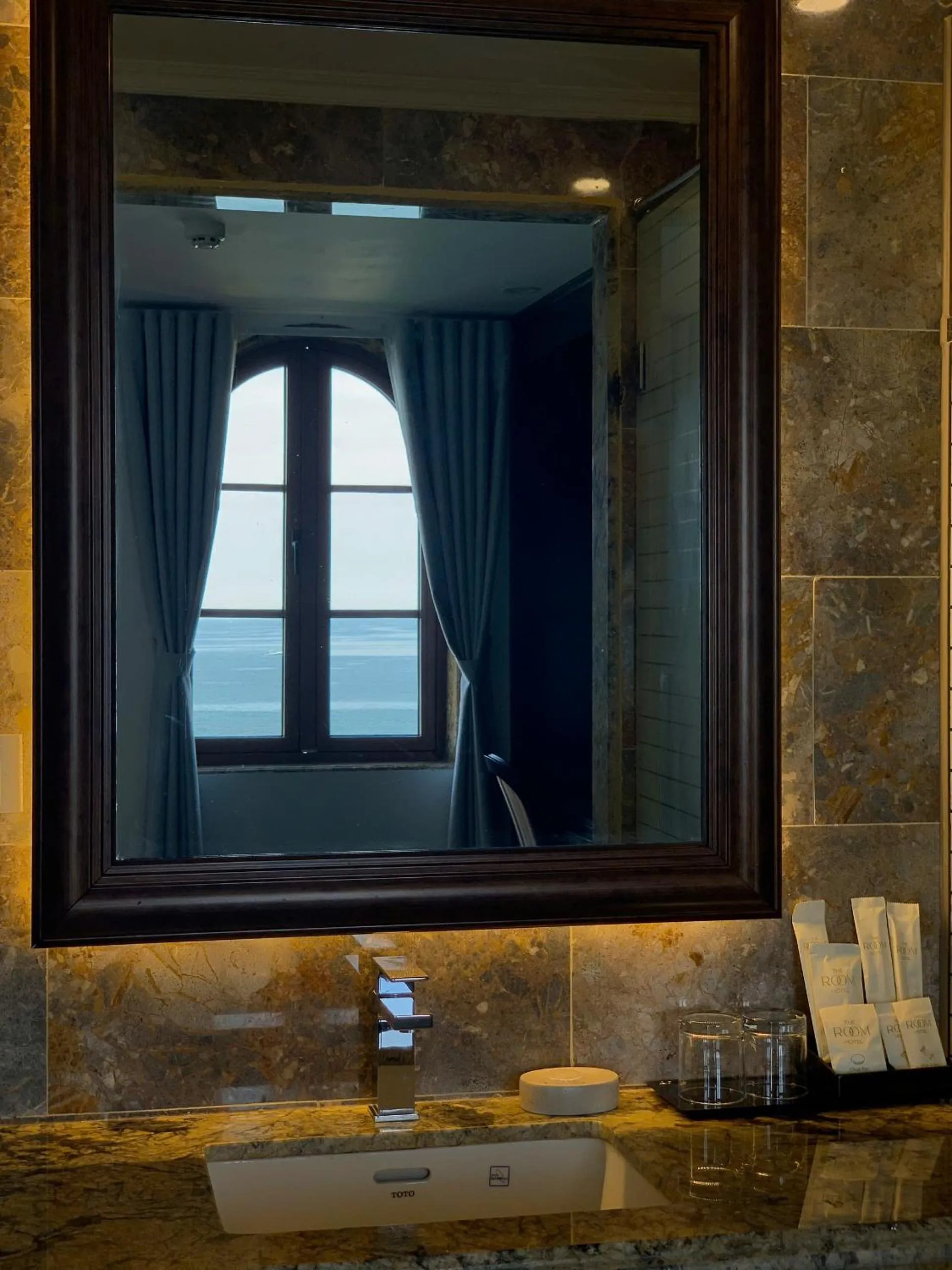 Shower in The Room Hotel - Starbucks