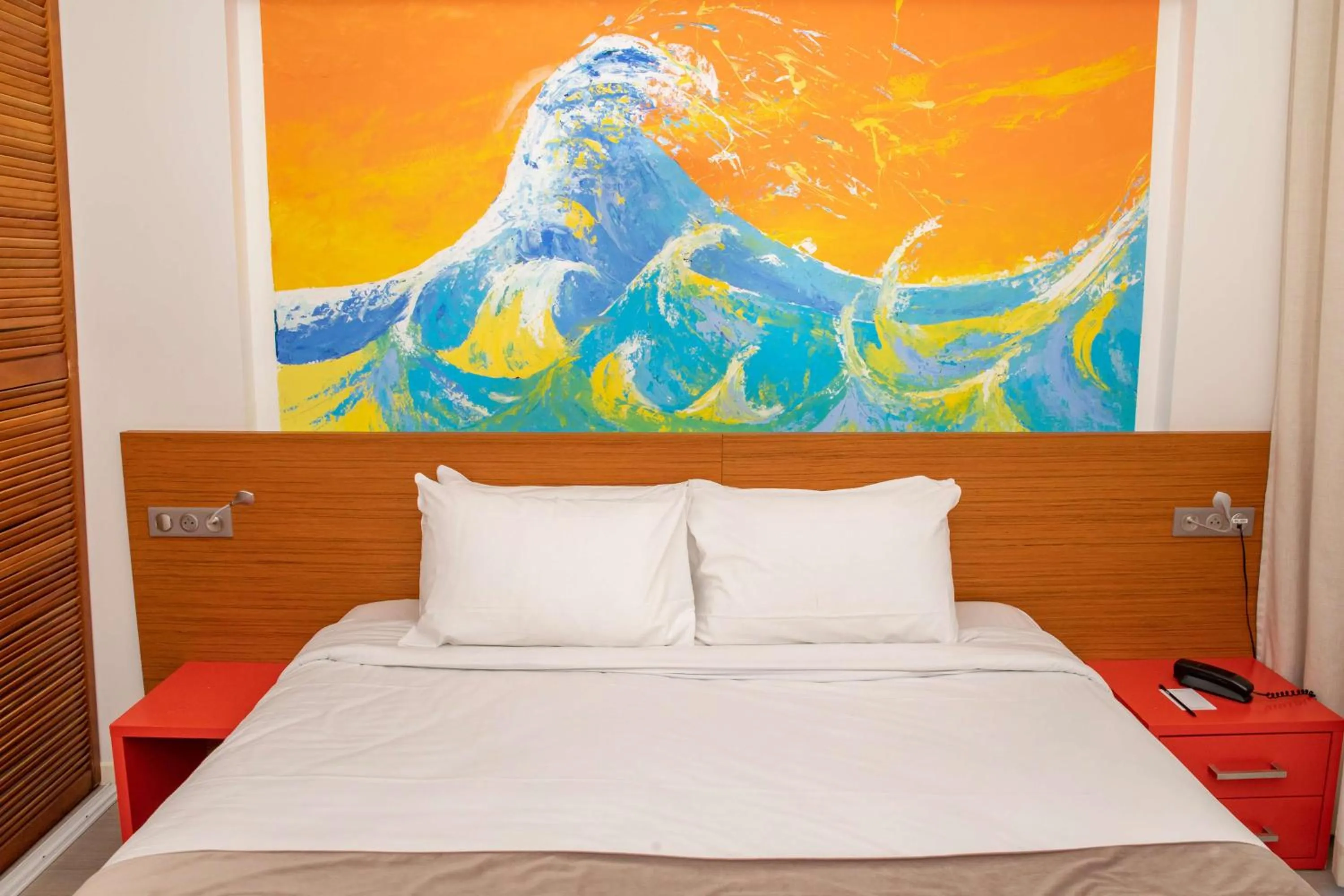 Bedroom, Bed in Best Western Arcachon Le Port