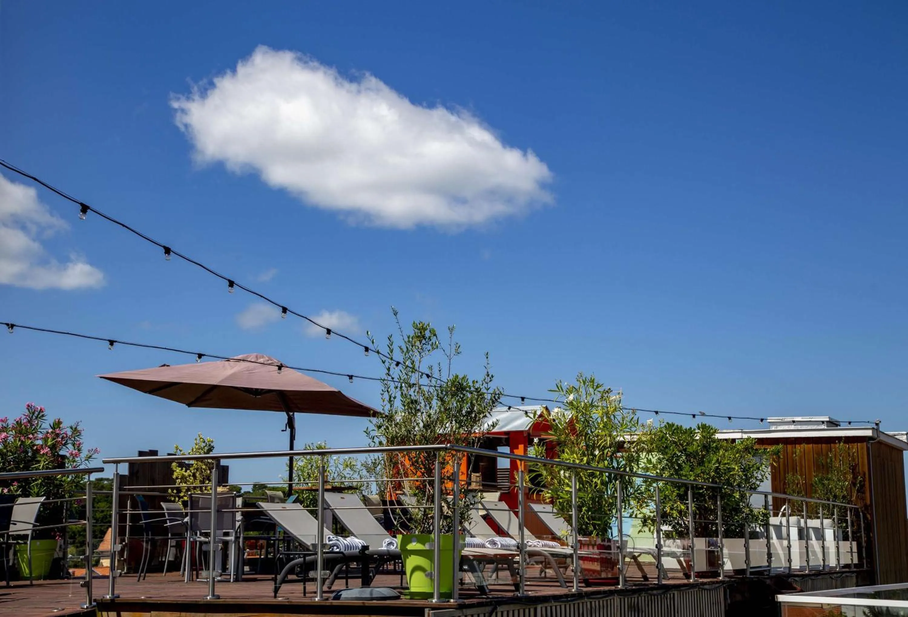 Lounge or bar in Best Western Arcachon Le Port