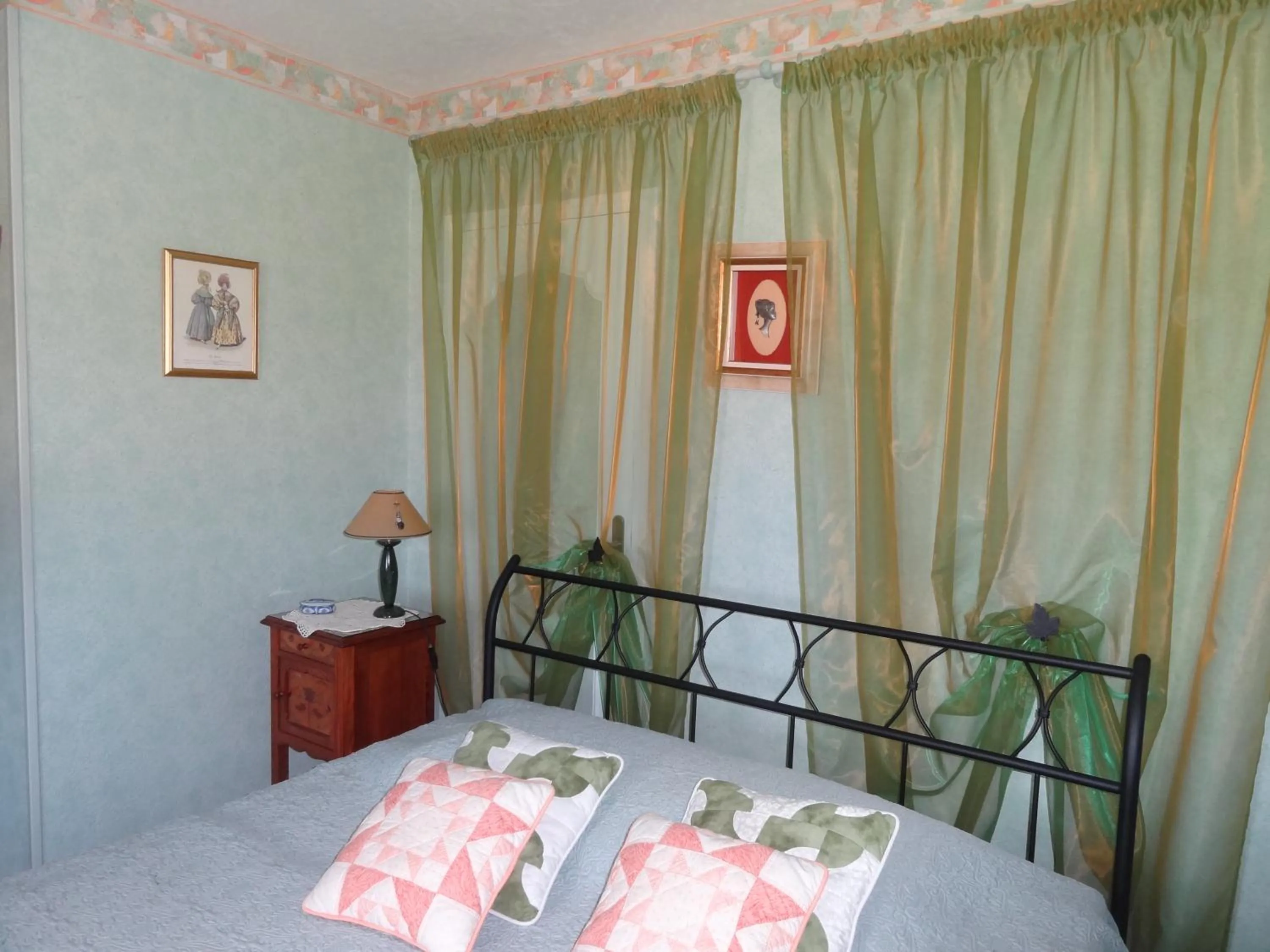 Bedroom, Bed in Le Franquevillette