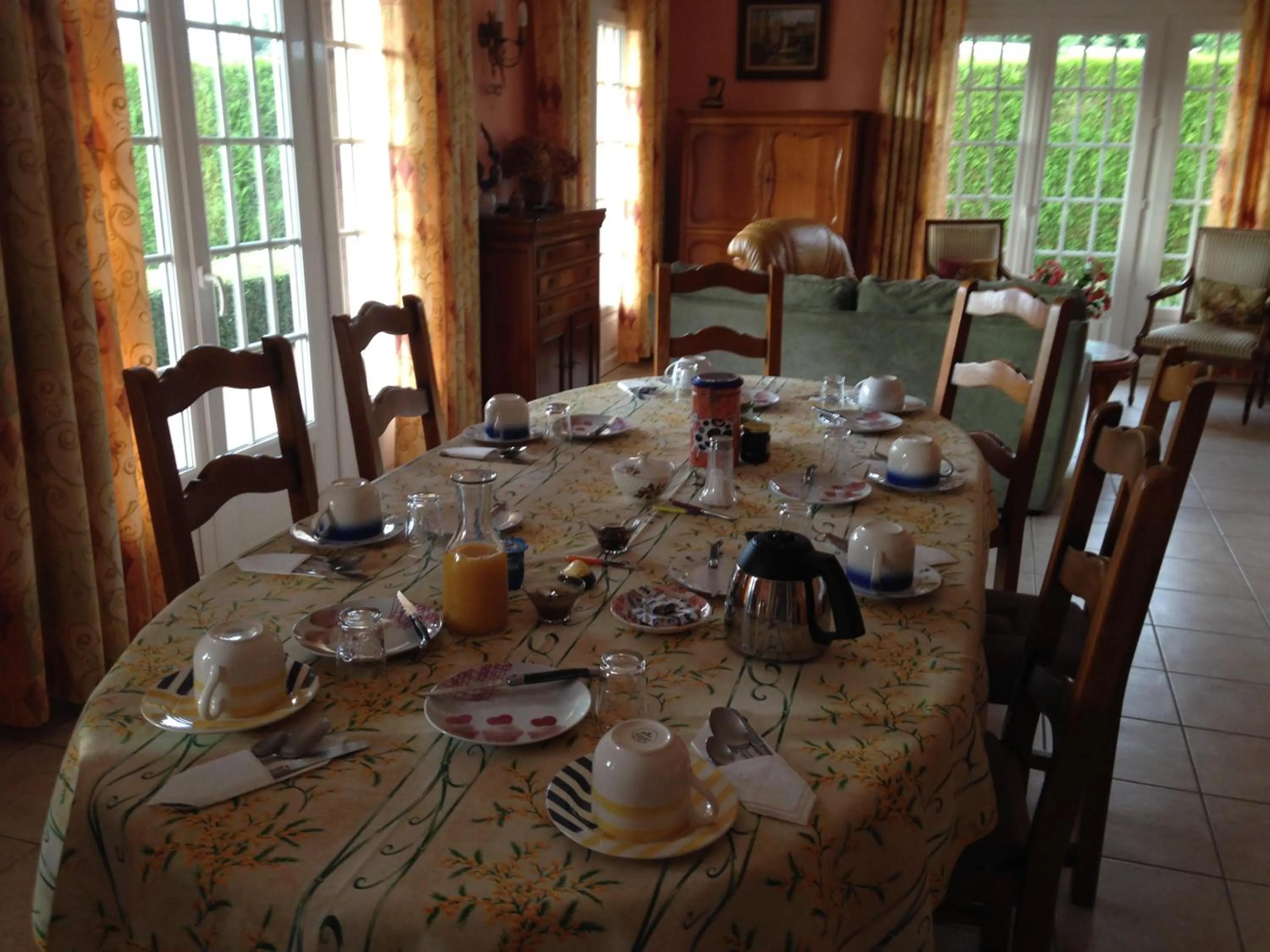 Continental breakfast in Le Franquevillette