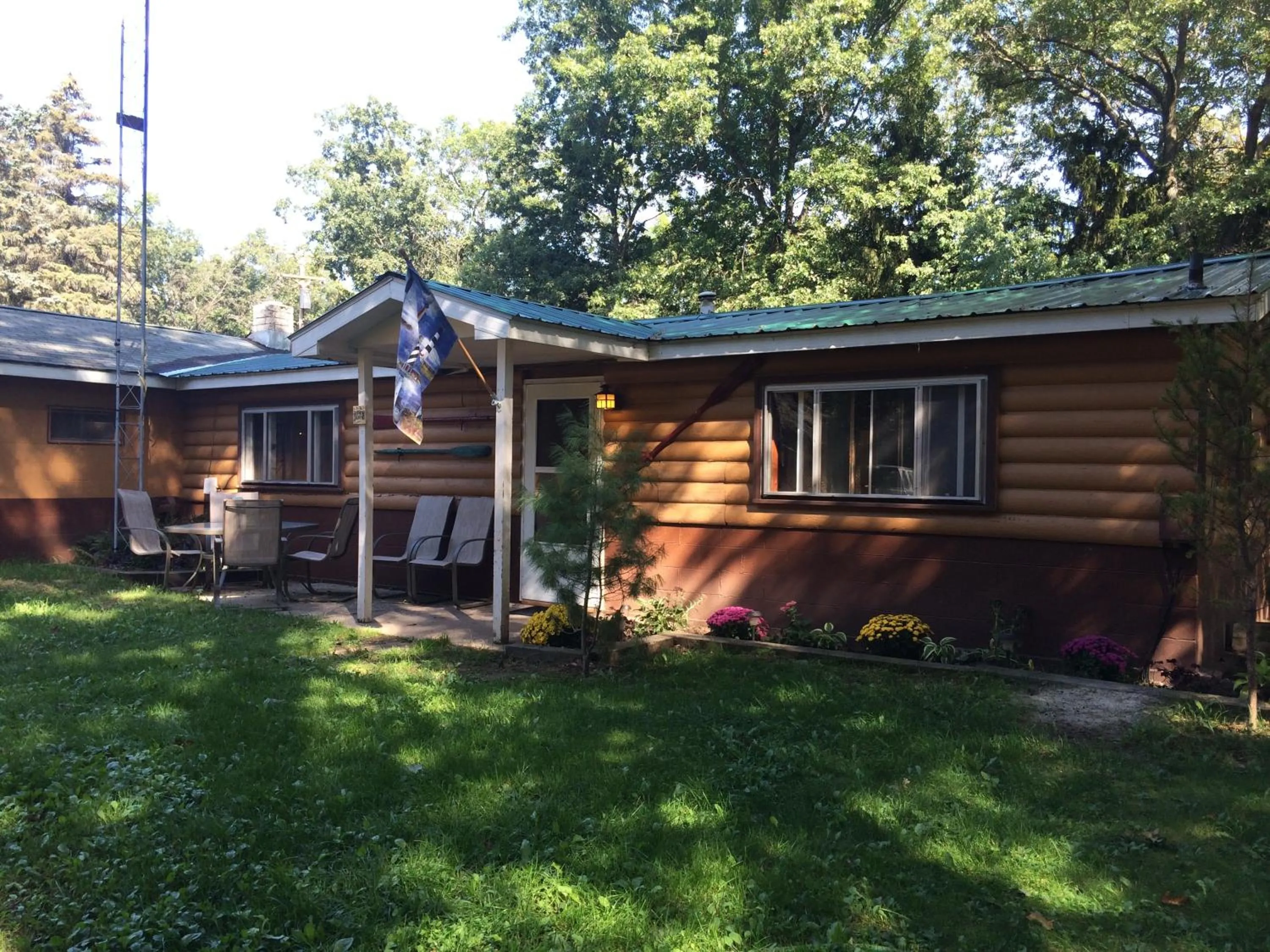 Three-Bedroom Cabin in Alpine Motel