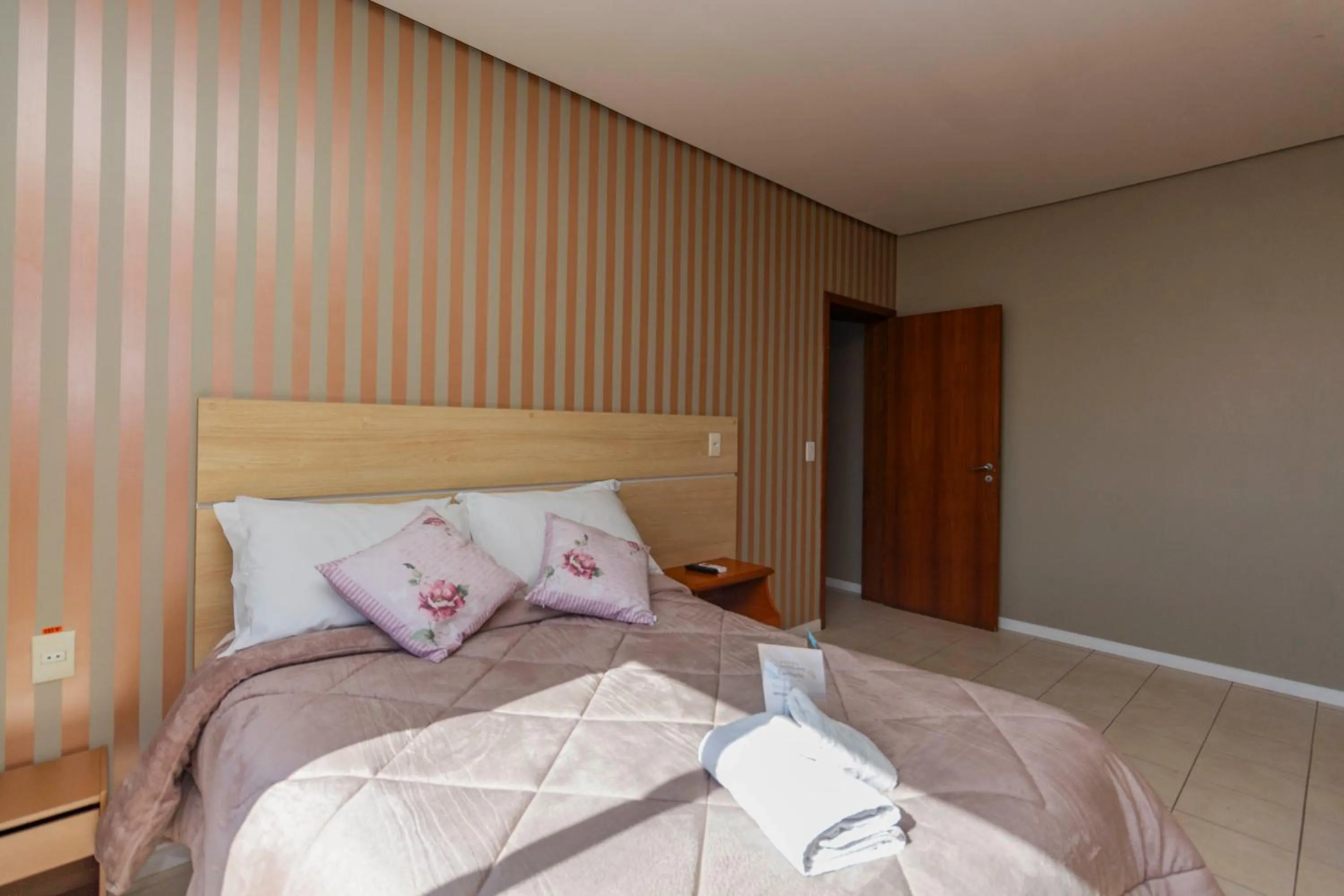 Swimming pool, Bed in Hotel Morada Del Este