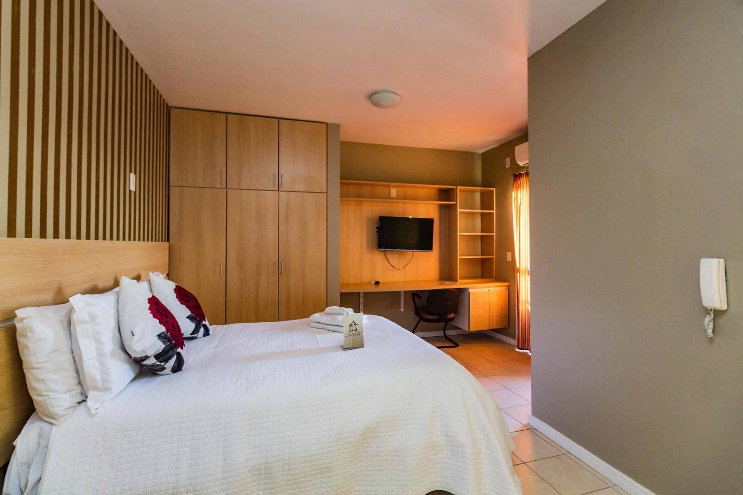 Swimming pool, Bed in Hotel Morada Del Este