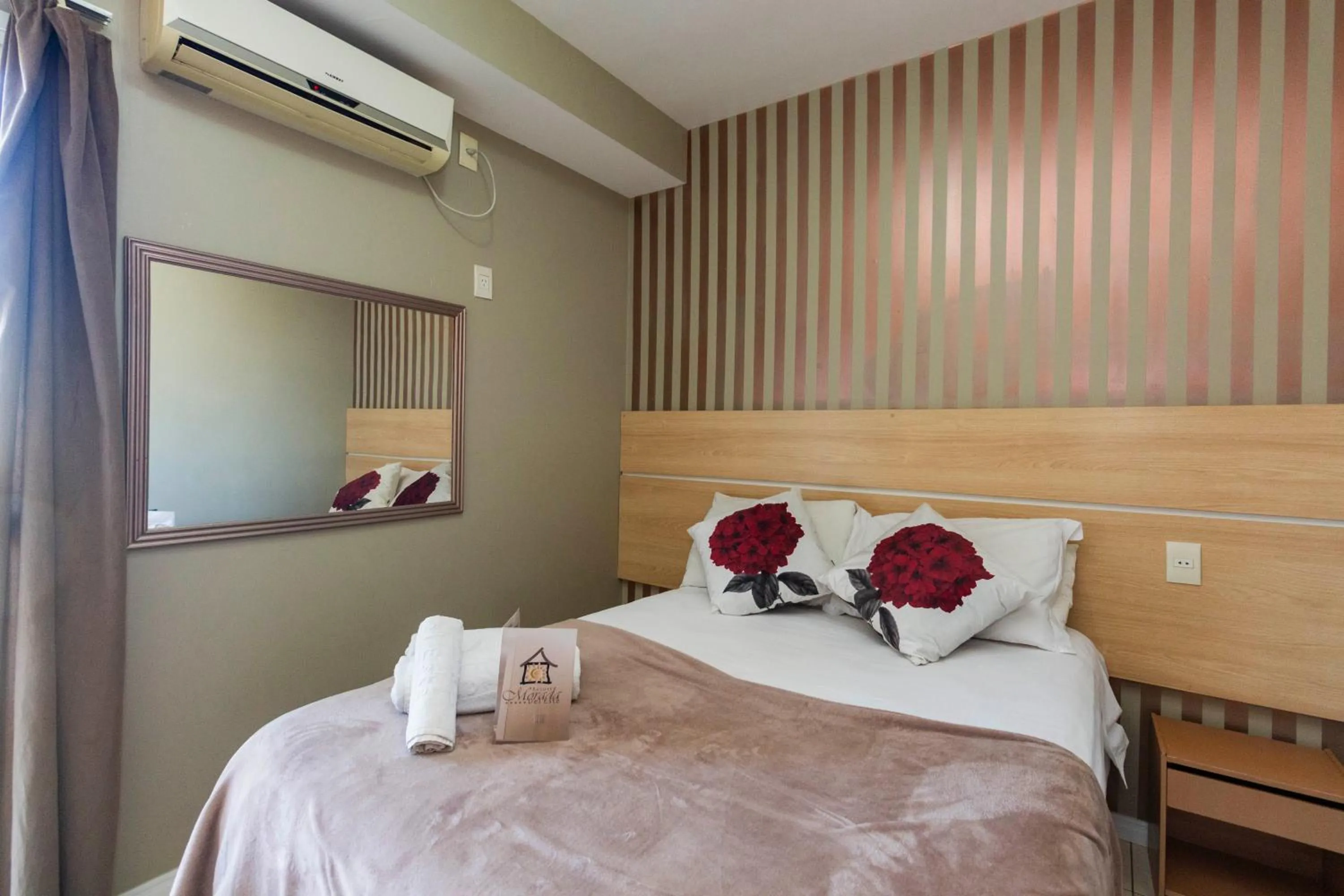 Swimming pool, Bed in Hotel Morada Del Este