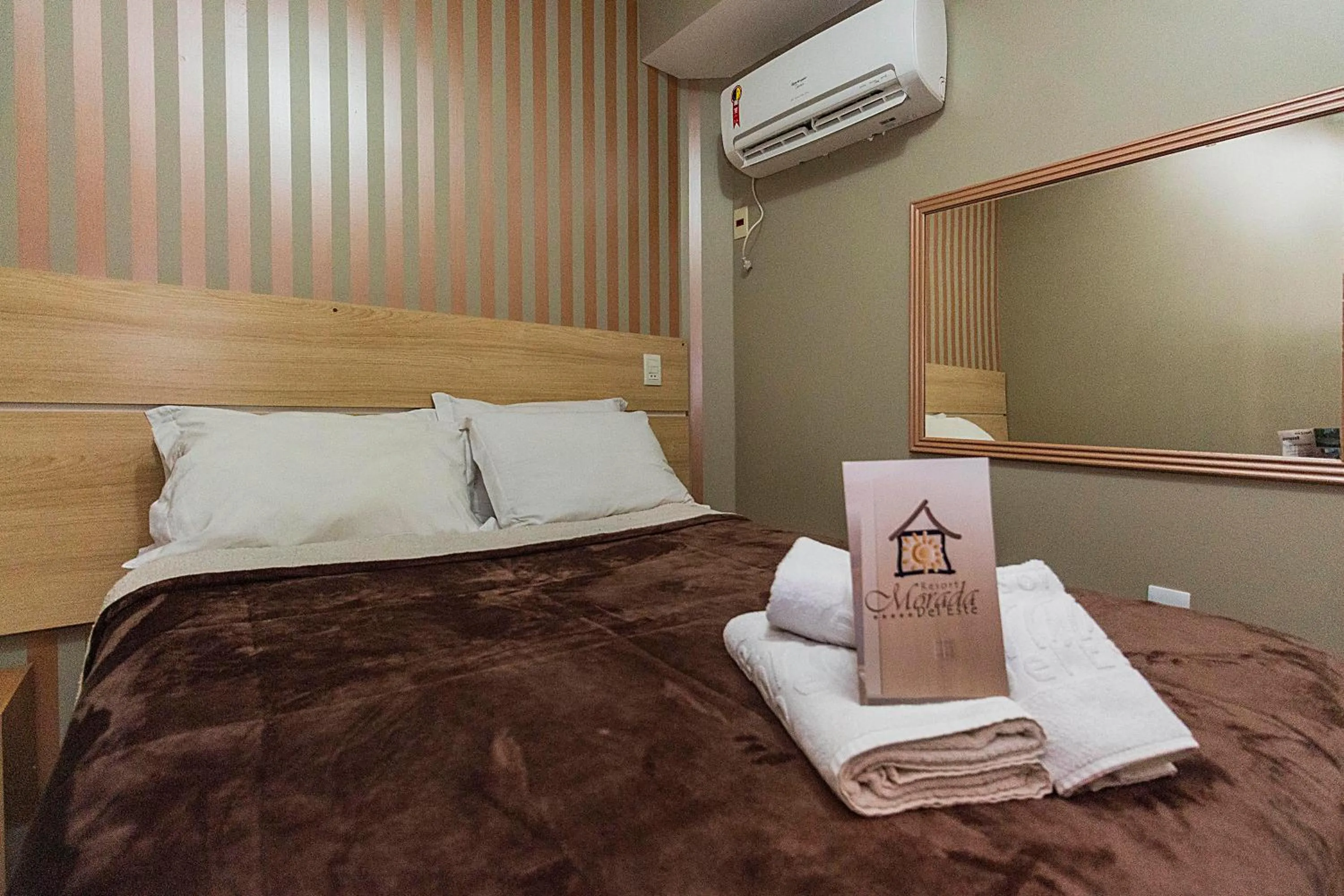 Swimming pool, Bed in Hotel Morada Del Este