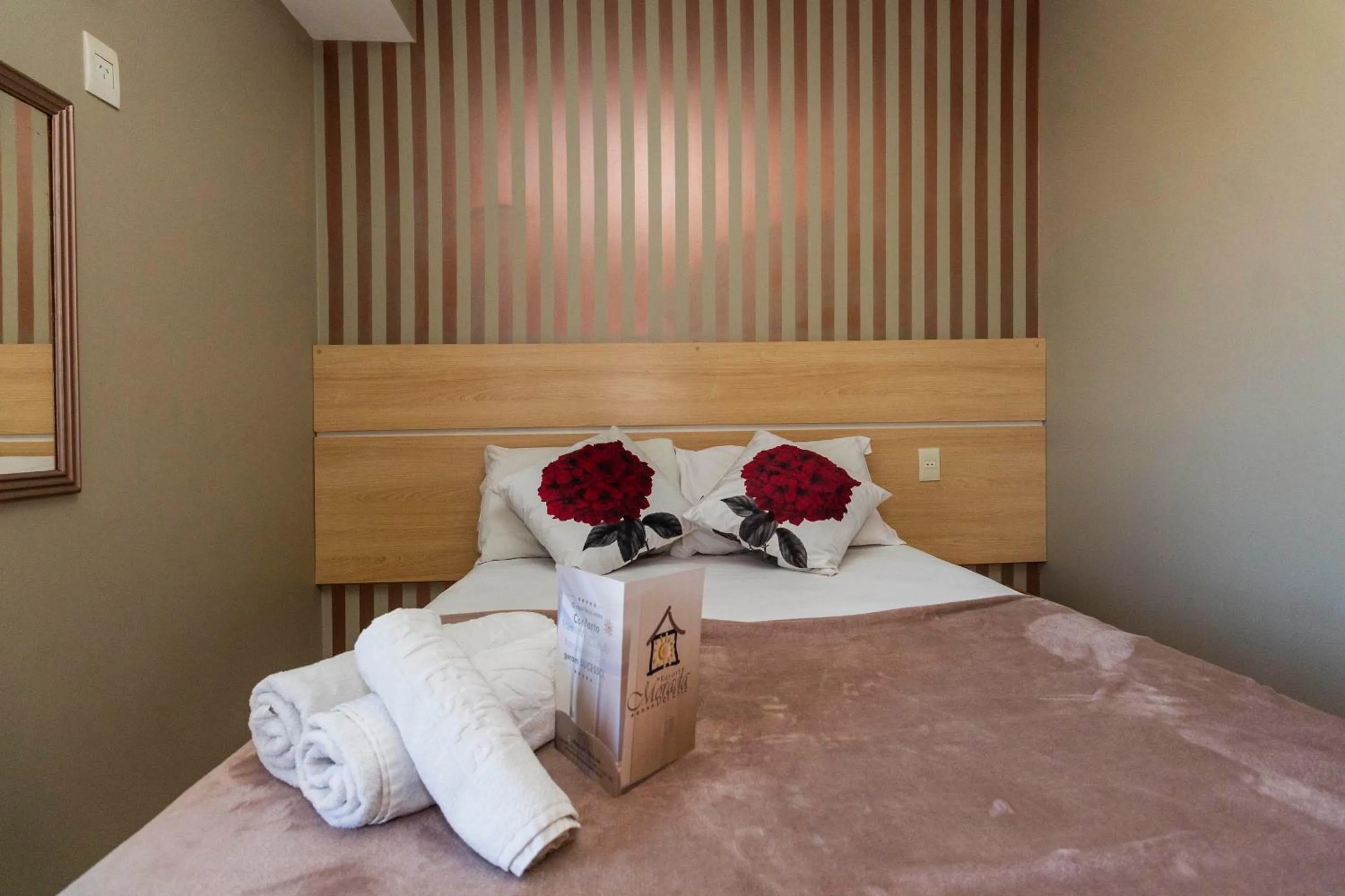 Swimming pool, Bed in Hotel Morada Del Este