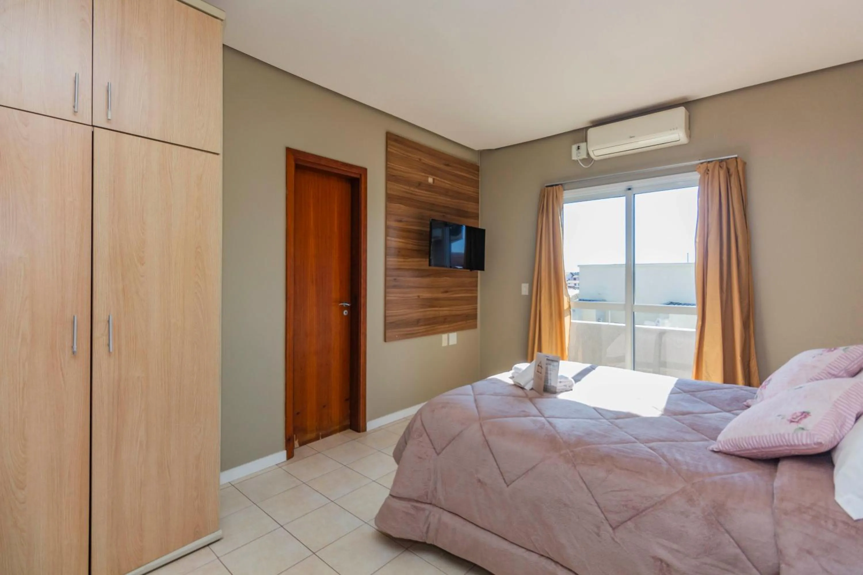 Swimming pool, Bed in Hotel Morada Del Este